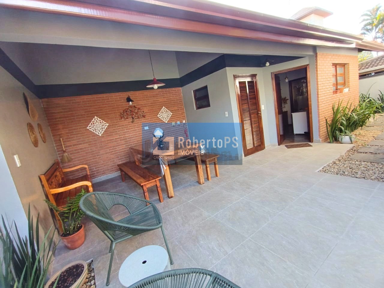 Luxuosa Casa em Condomínio à Venda em São José dos Campos-SP Jardim das Colinas 5 quartos, 3 suítes, 5 salas, 5 banheiros, 3 vagas de garagem 316m² de área