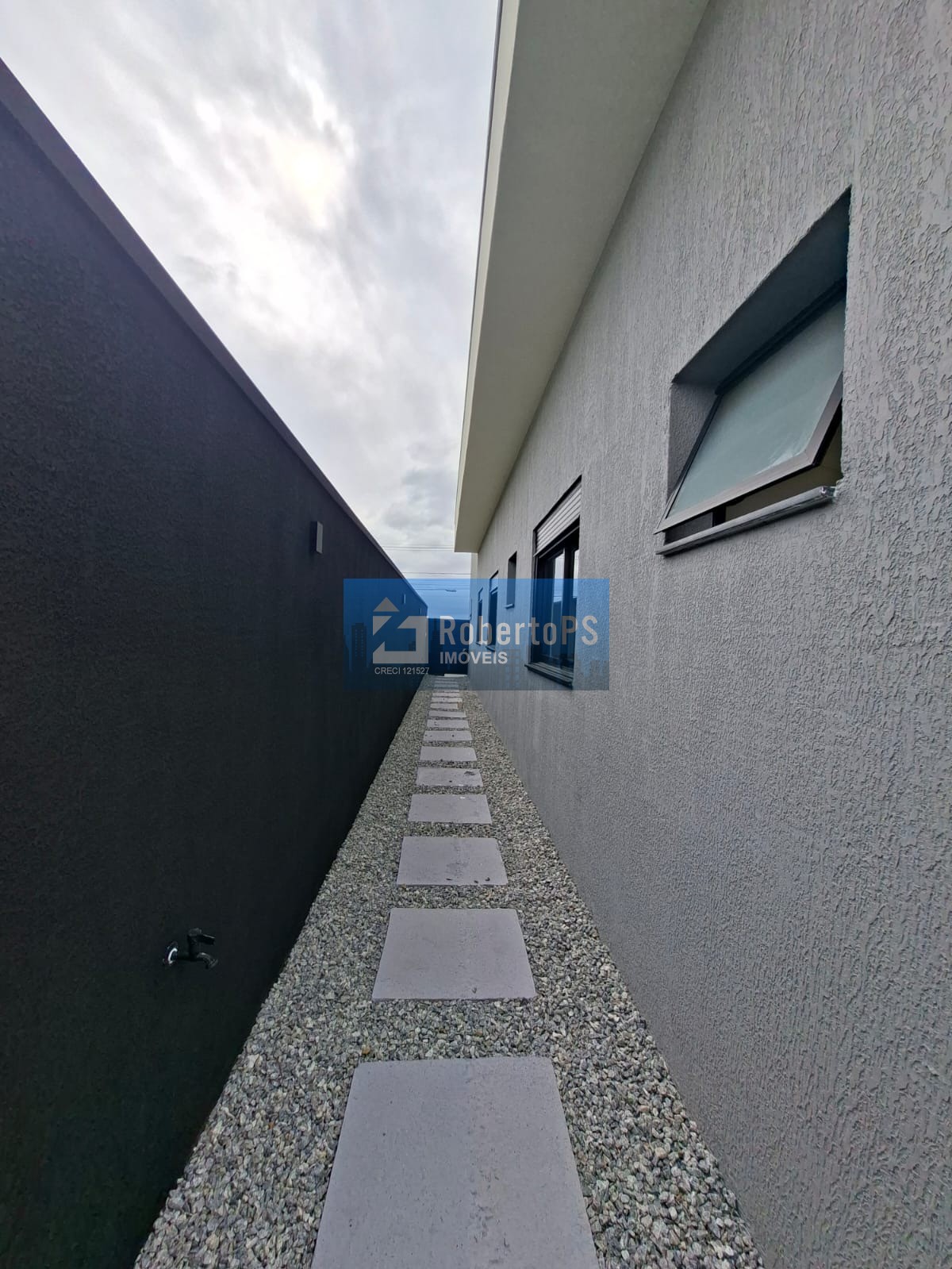Casa Térrea de Luxo em Condomínio: 3 Quartos, 3 Suítes, 2 Salas, 2 Vagas de Garagem - Caçapava-SP, Santa Mônica.