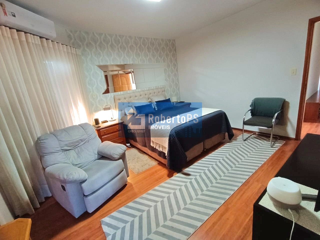 Luxuosa Casa em Condomínio à Venda em São José dos Campos-SP Jardim das Colinas 5 quartos, 3 suítes, 5 salas, 5 banheiros, 3 vagas de garagem 316m² de área