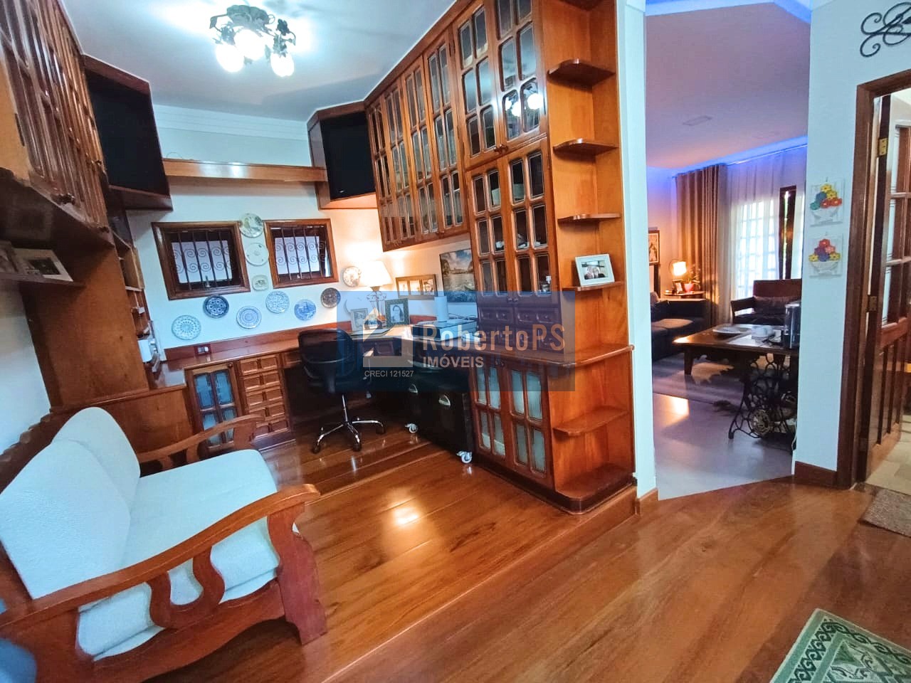 Luxuosa Casa em Condomínio à Venda em São José dos Campos-SP Jardim das Colinas 5 quartos, 3 suítes, 5 salas, 5 banheiros, 3 vagas de garagem 316m² de área