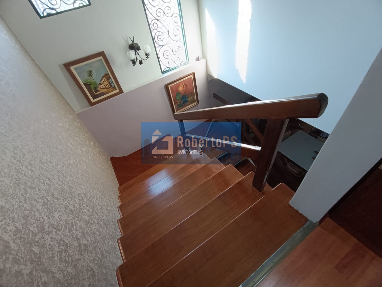 Luxuosa Casa em Condomínio à Venda em São José dos Campos-SP Jardim das Colinas 5 quartos, 3 suítes, 5 salas, 5 banheiros, 3 vagas de garagem 316m² de área