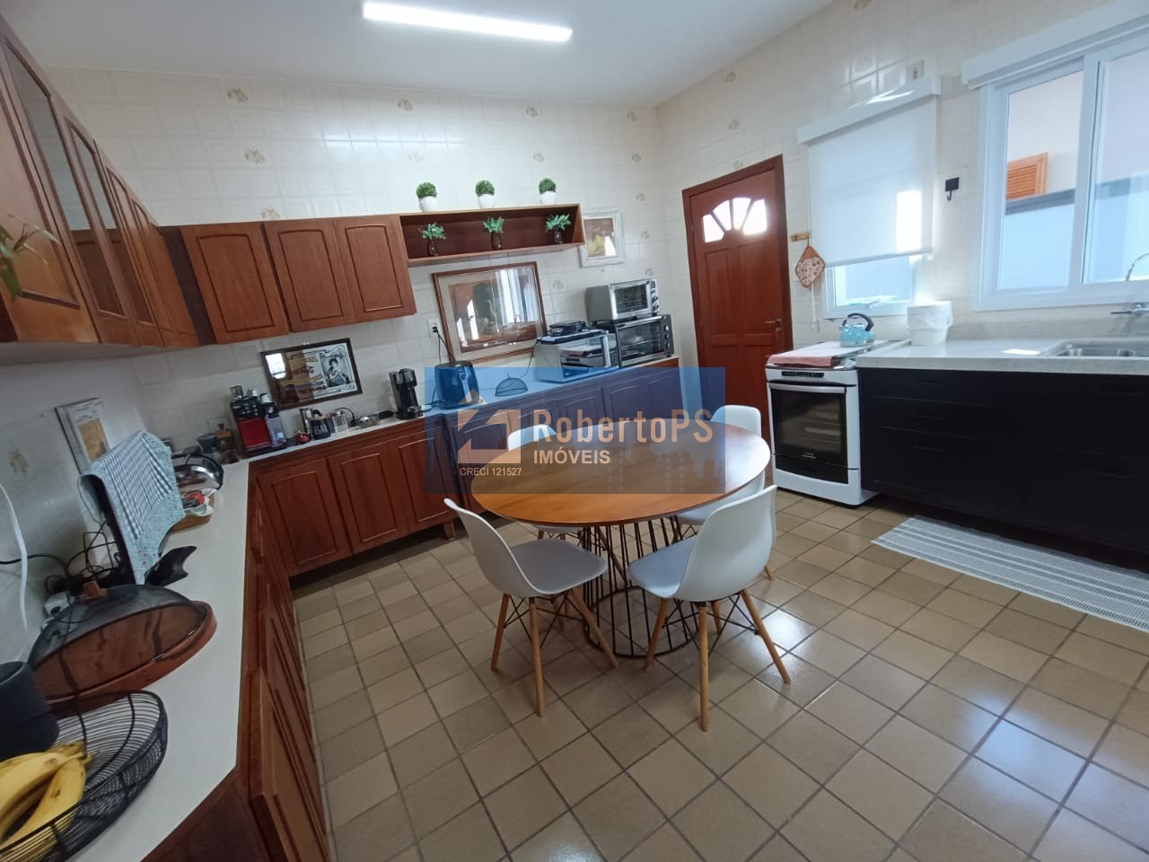 Luxuosa Casa em Condomínio à Venda em São José dos Campos-SP Jardim das Colinas 5 quartos, 3 suítes, 5 salas, 5 banheiros, 3 vagas de garagem 316m² de área