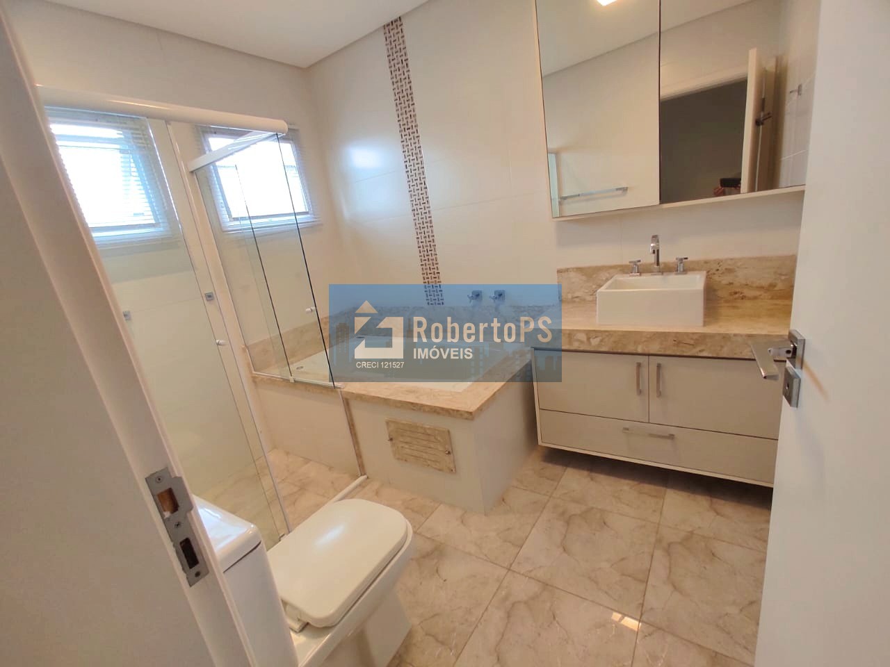 Casa em Condomínio Luxuoso com 4 Quartos e 2 Suítes no Urbanova, São José dos Campos - SP: Imperdível!