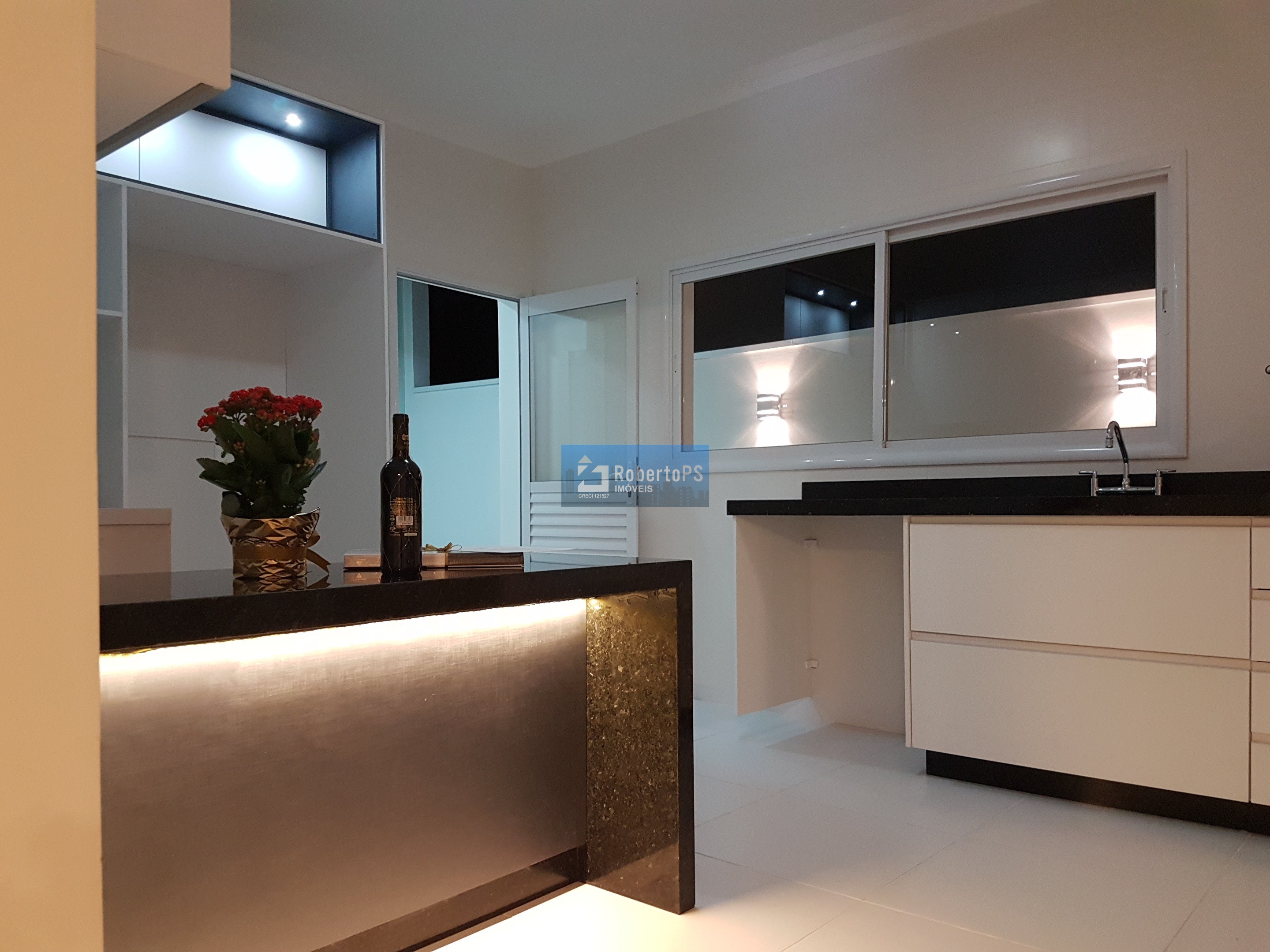 Casa de luxo no Urbanova: 4 quartos, 4 suítes, 3 salas, 4 banheiros, 2 vagas, 251m² - Venda e Locação em São José dos Campos-SP!