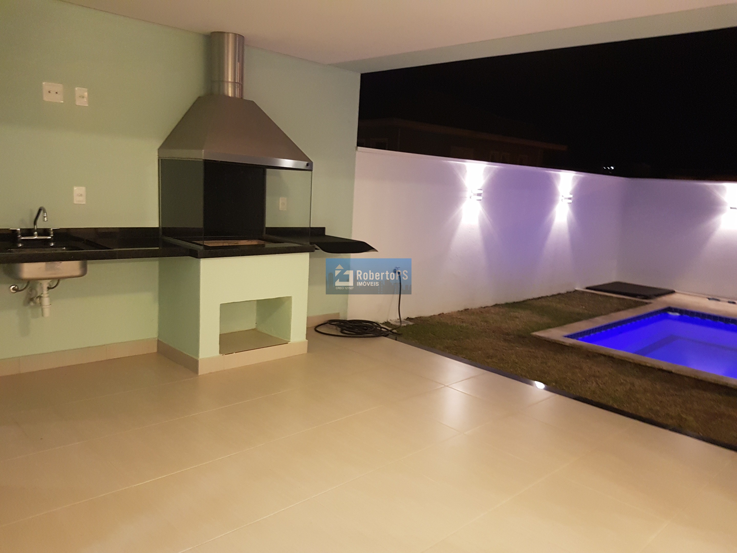 Casa de luxo no Urbanova: 4 quartos, 4 suítes, 3 salas, 4 banheiros, 2 vagas, 251m² - Venda e Locação em São José dos Campos-SP!