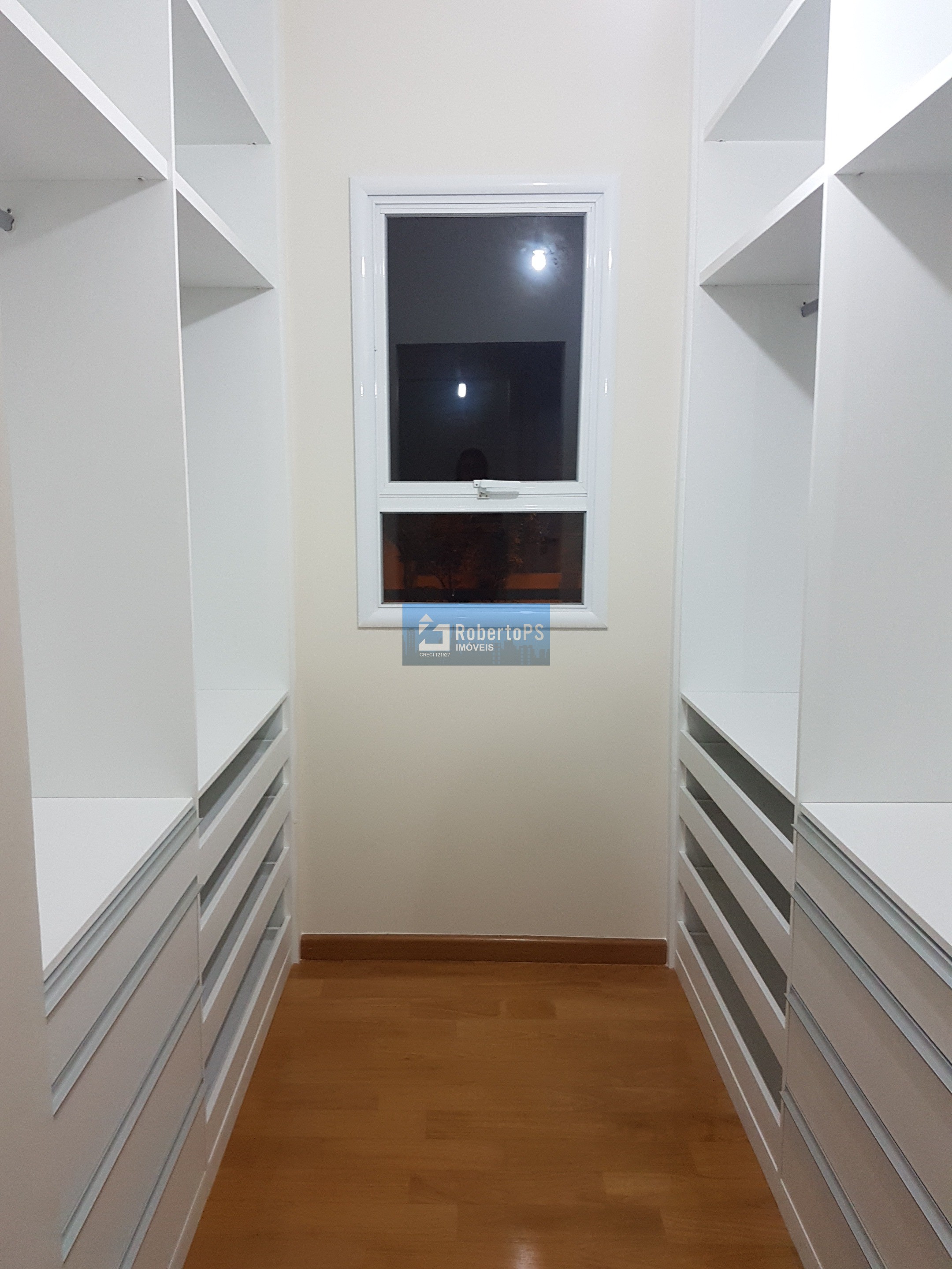Casa de luxo no Urbanova: 4 quartos, 4 suítes, 3 salas, 4 banheiros, 2 vagas, 251m² - Venda e Locação em São José dos Campos-SP!