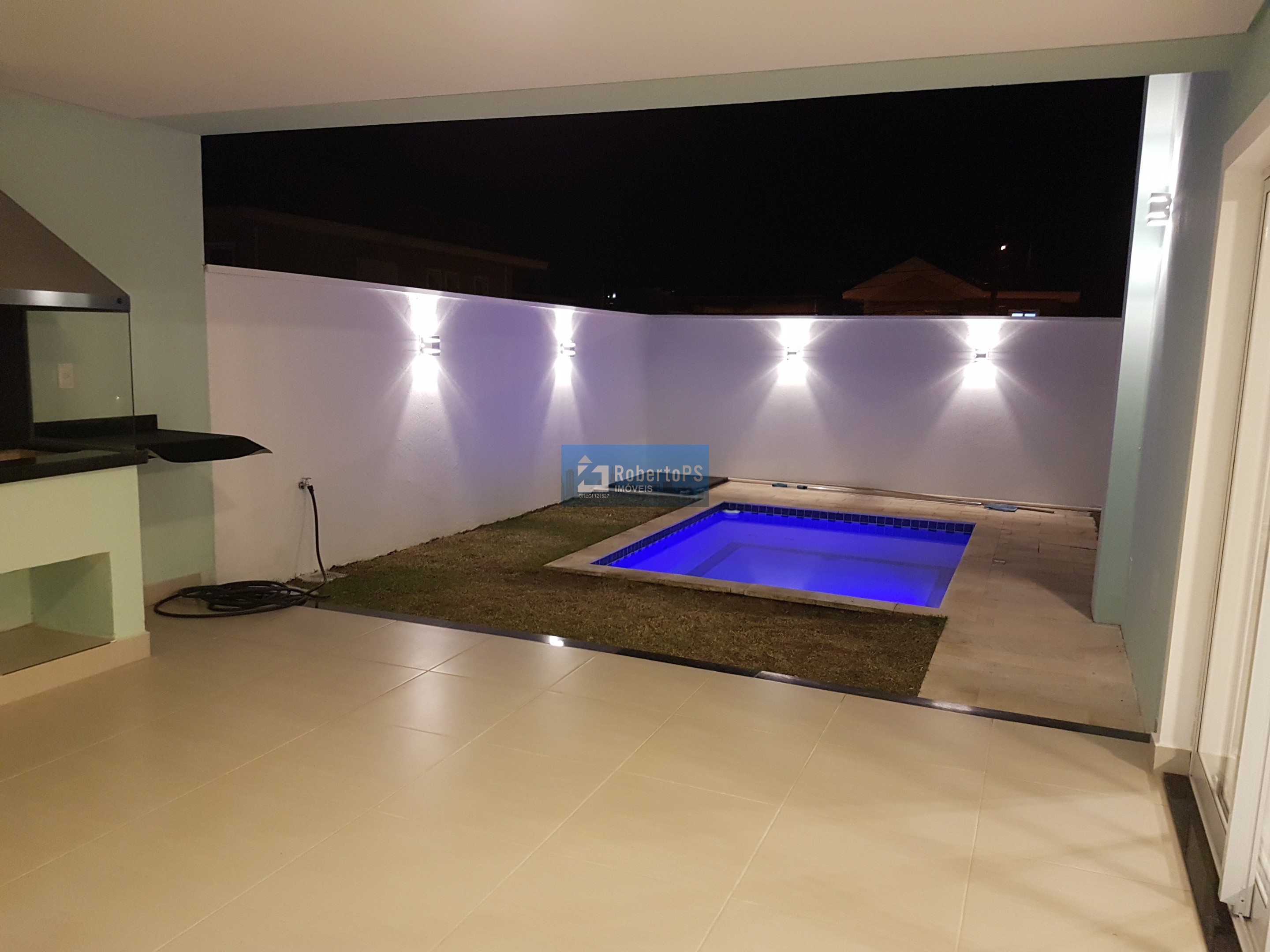 Casa de luxo no Urbanova: 4 quartos, 4 suítes, 3 salas, 4 banheiros, 2 vagas, 251m² - Venda e Locação em São José dos Campos-SP!