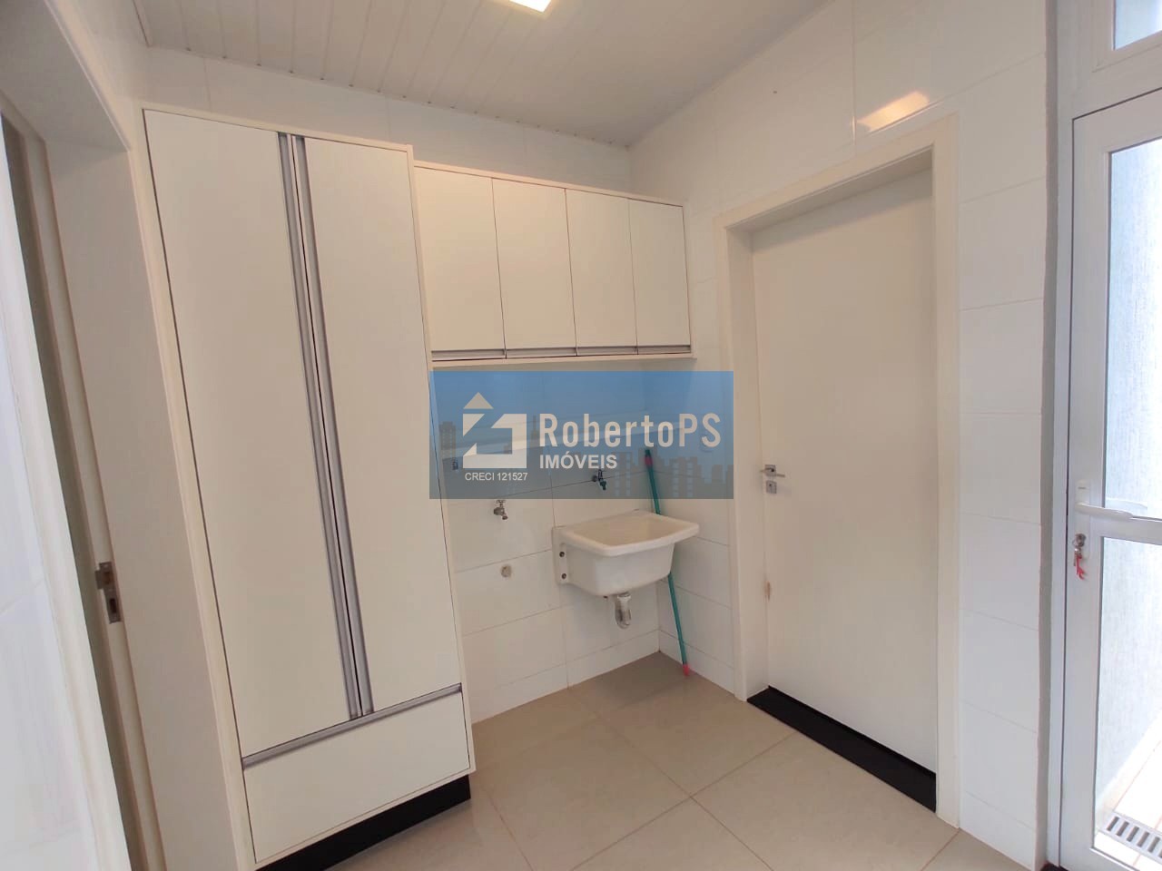 Casa em Condomínio Luxuoso com 4 Quartos e 2 Suítes no Urbanova, São José dos Campos - SP: Imperdível!
