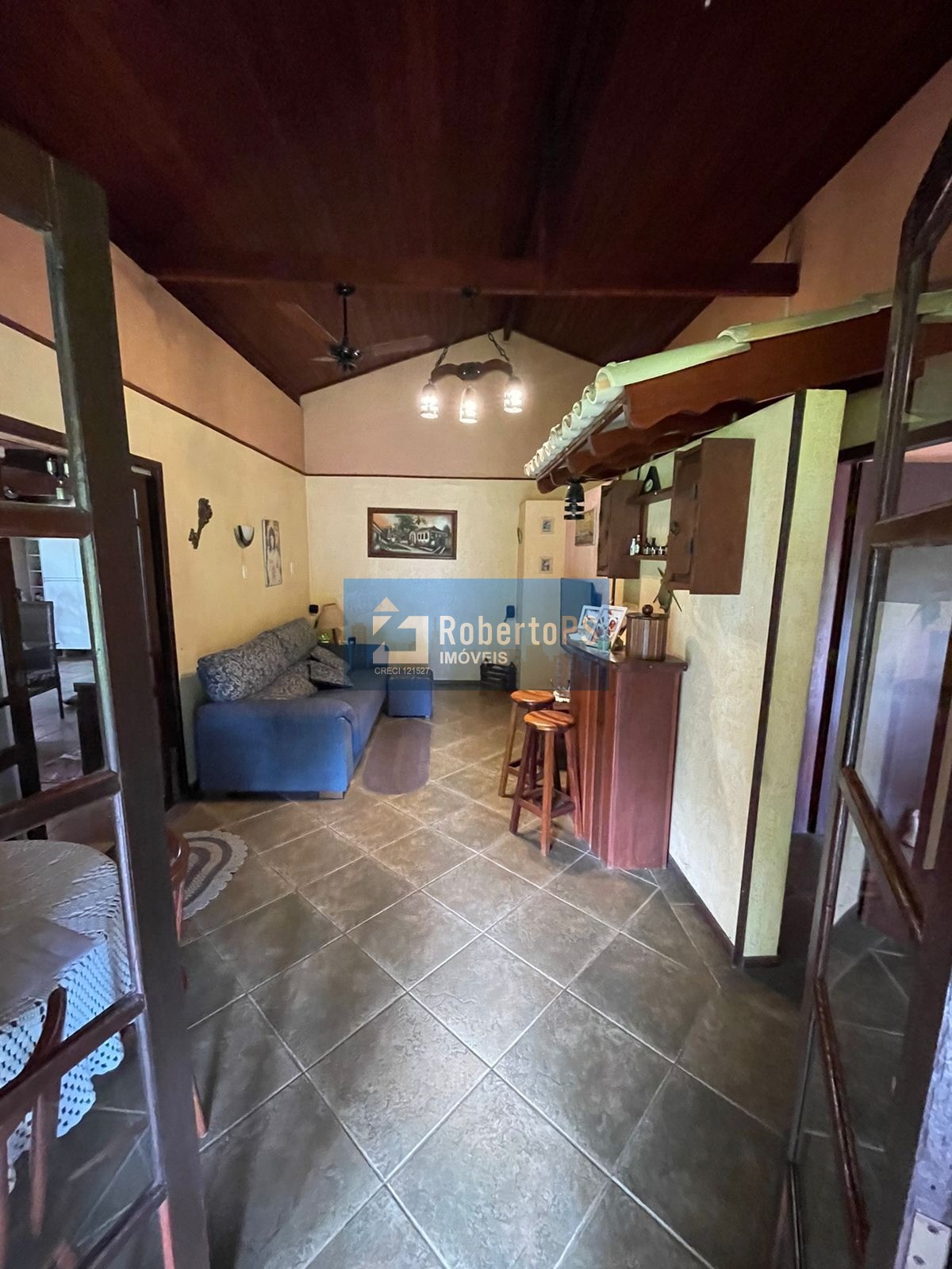 Chácara de luxo à venda em São José dos Campos: 3 casas, 9 quartos, 3 salas, 8 banheiros, 4 vagas, Terreno 5.000 m2, AC: 1.000m². Venha conferir!