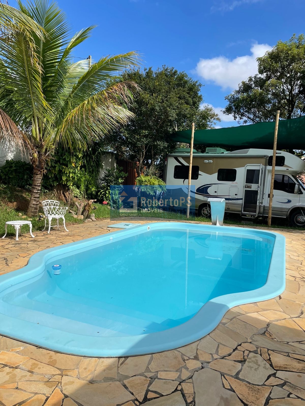 Chácara de luxo à venda em São José dos Campos: 3 casas, 9 quartos, 3 salas, 8 banheiros, 4 vagas, Terreno 5.000 m2, AC: 1.000m². Venha conferir!