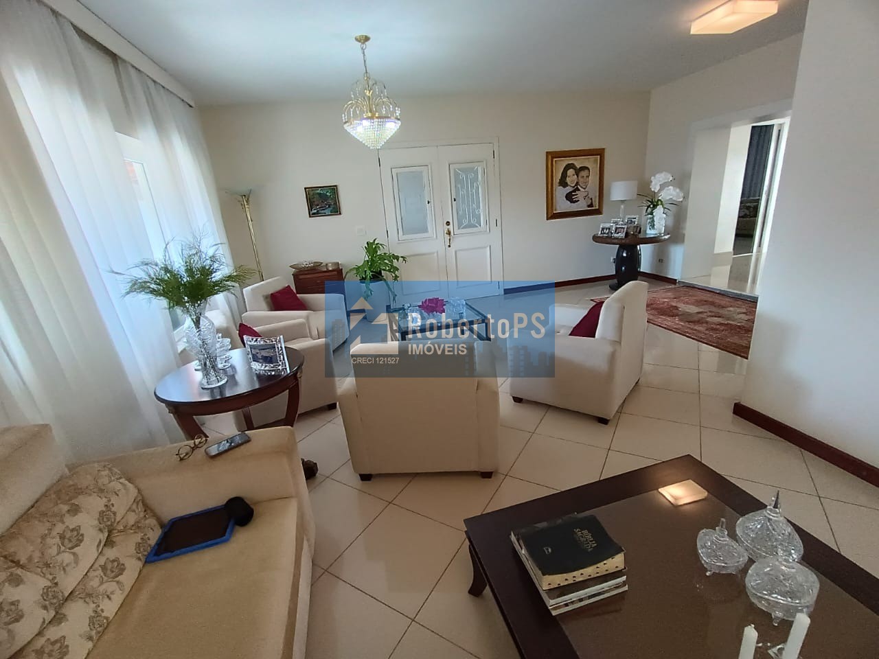 Luxuosa Casa em Condomínio à Venda em São José dos Campos-SP - Jardim das Colinas, 4 Quartos, 1 Suíte, 3 Salas, 3 Banheiros, 4 Vagas, 355m².