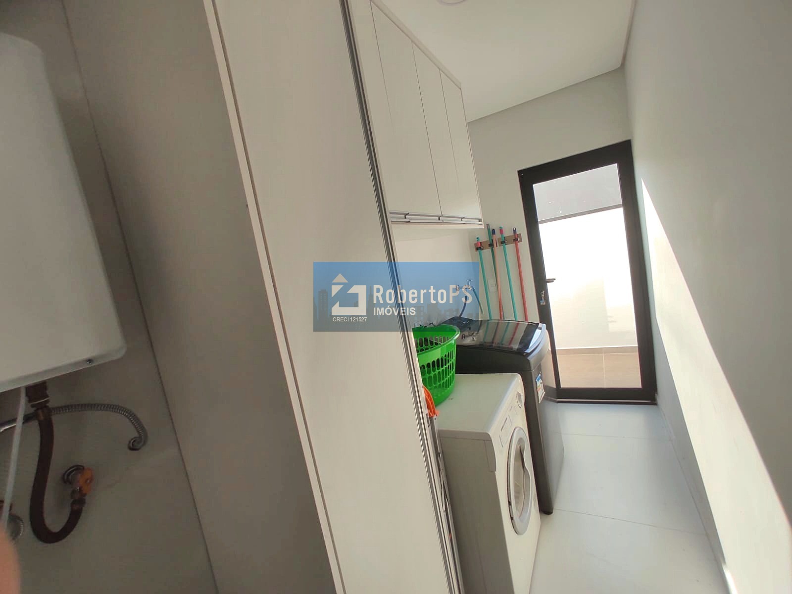 Casa de luxo em condomínio no Urbanova, São José dos Campos-SP: 3 quartos, 3 suítes, 3 salas, 4 banheiros, 4 vagas, 210m².