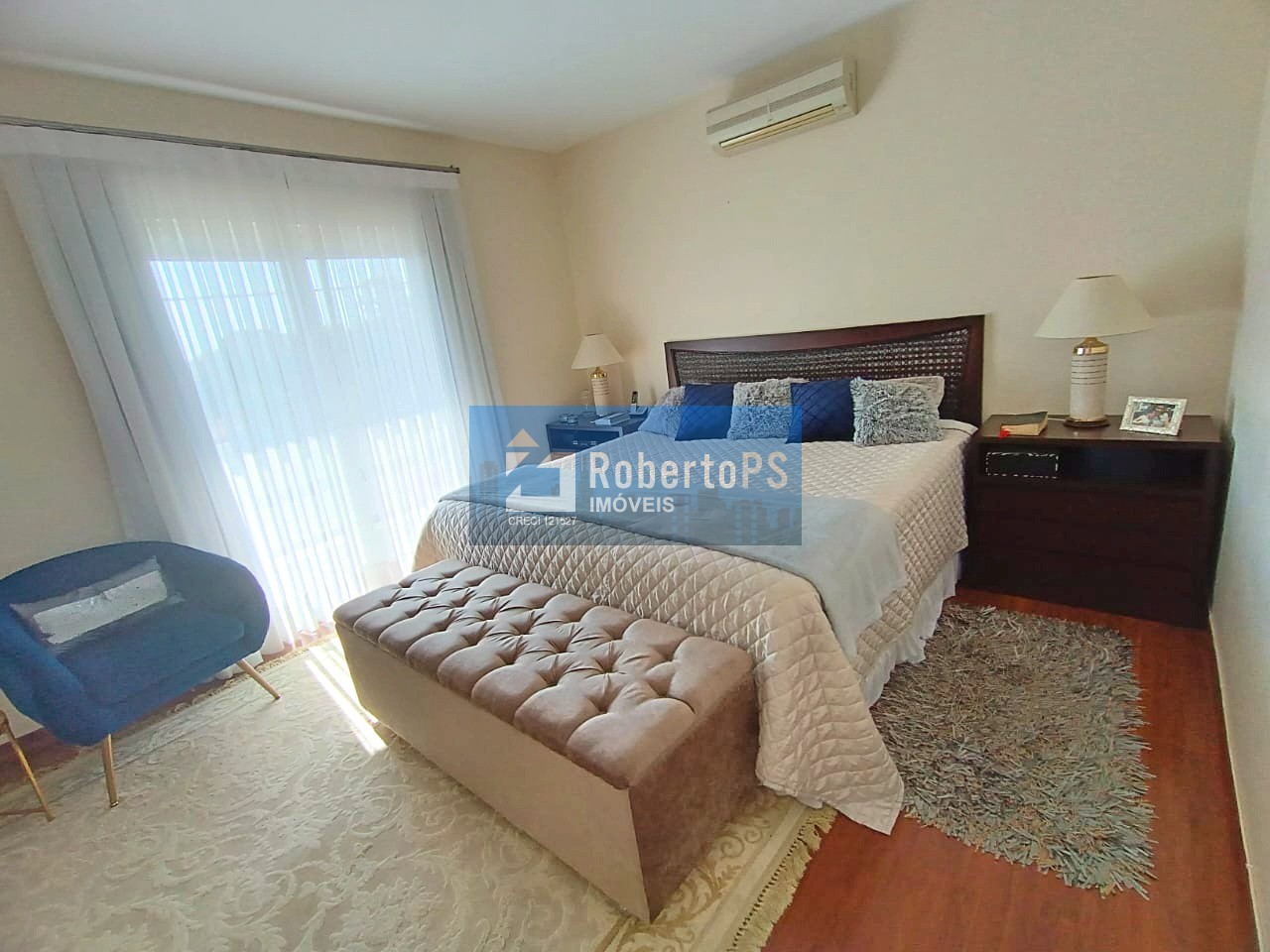 Luxuosa Casa em Condomínio à Venda em São José dos Campos-SP - Jardim das Colinas, 4 Quartos, 1 Suíte, 3 Salas, 3 Banheiros, 4 Vagas, 355m².