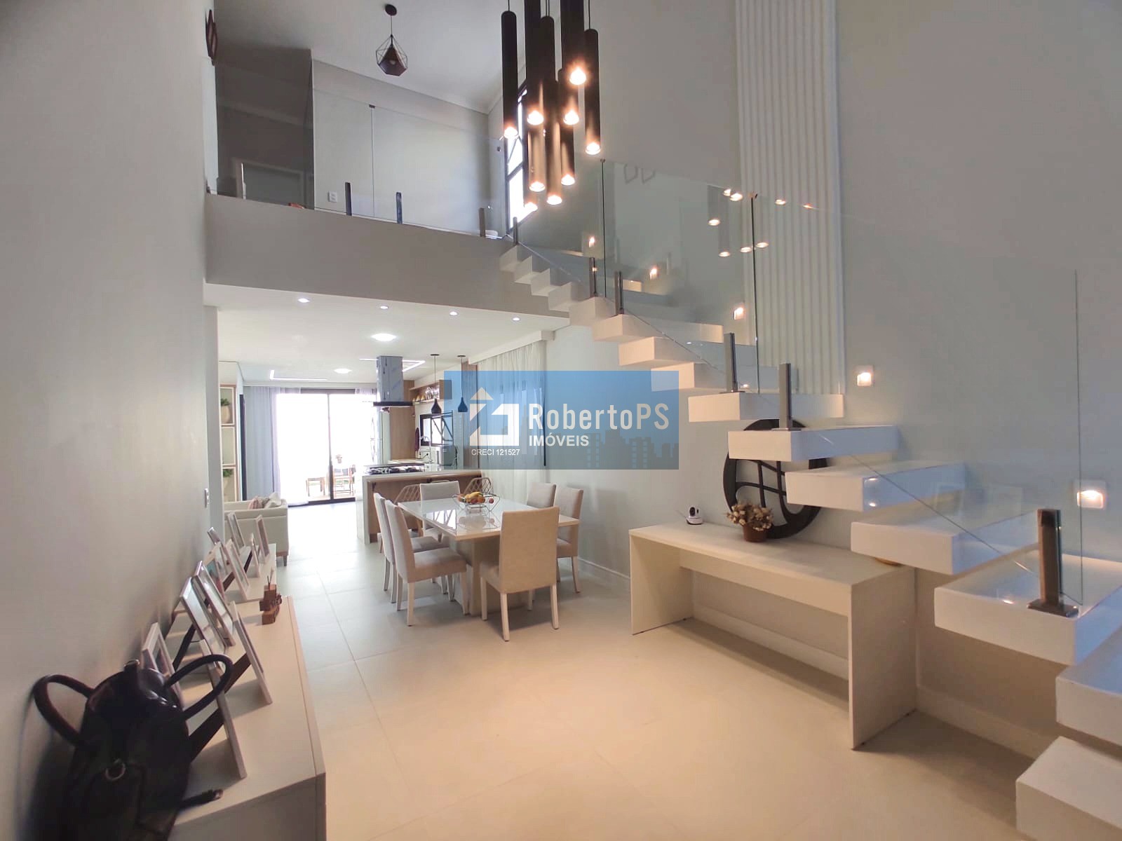 Casa de luxo em condomínio no Urbanova, São José dos Campos-SP: 3 quartos, 3 suítes, 3 salas, 4 banheiros, 4 vagas, 210m².