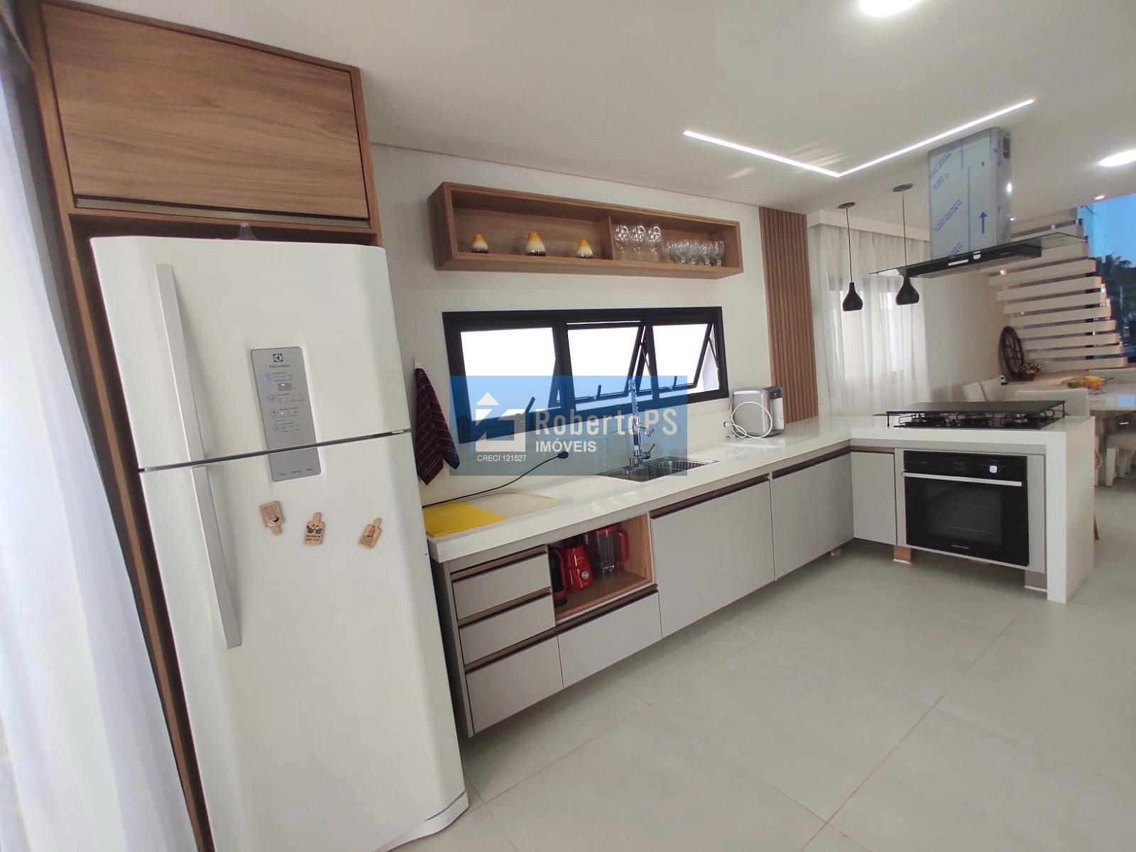 Casa de luxo em condomínio no Urbanova, São José dos Campos-SP: 3 quartos, 3 suítes, 3 salas, 4 banheiros, 4 vagas, 210m².
