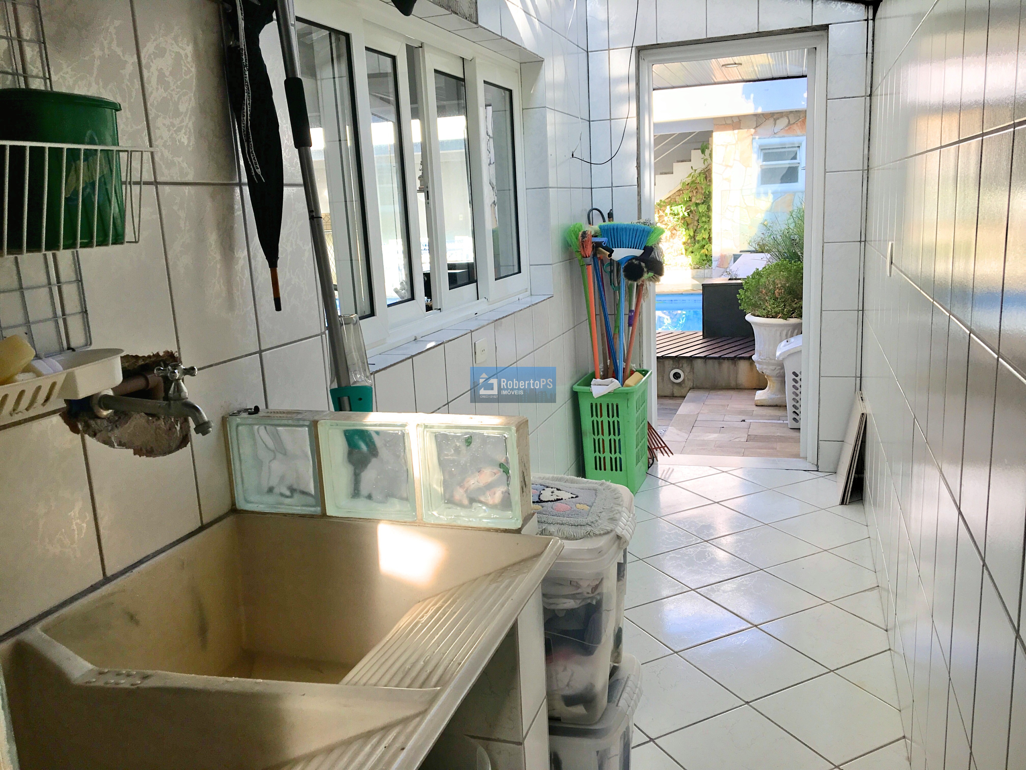 Luxuosa Casa em Condomínio à Venda em São José dos Campos-SP - Jardim das Colinas, 4 Quartos, 1 Suíte, 3 Salas, 3 Banheiros, 4 Vagas, 355m².