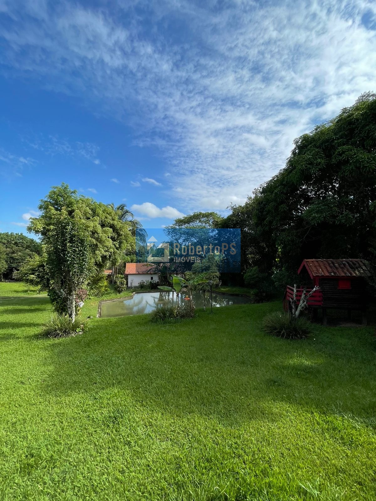 Chácara de luxo à venda em São José dos Campos: 3 casas, 9 quartos, 3 salas, 8 banheiros, 4 vagas, Terreno 5.000 m2, AC: 1.000m². Venha conferir!