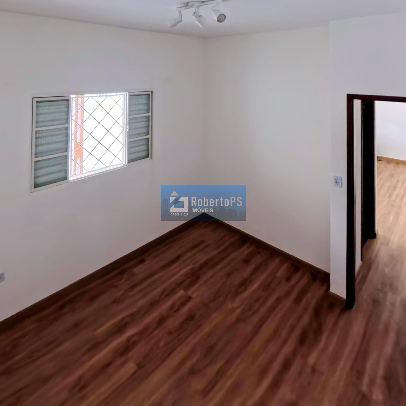 Casa com 2 quartos 1 suíte e 100m2 de construção no Jardim Oriente