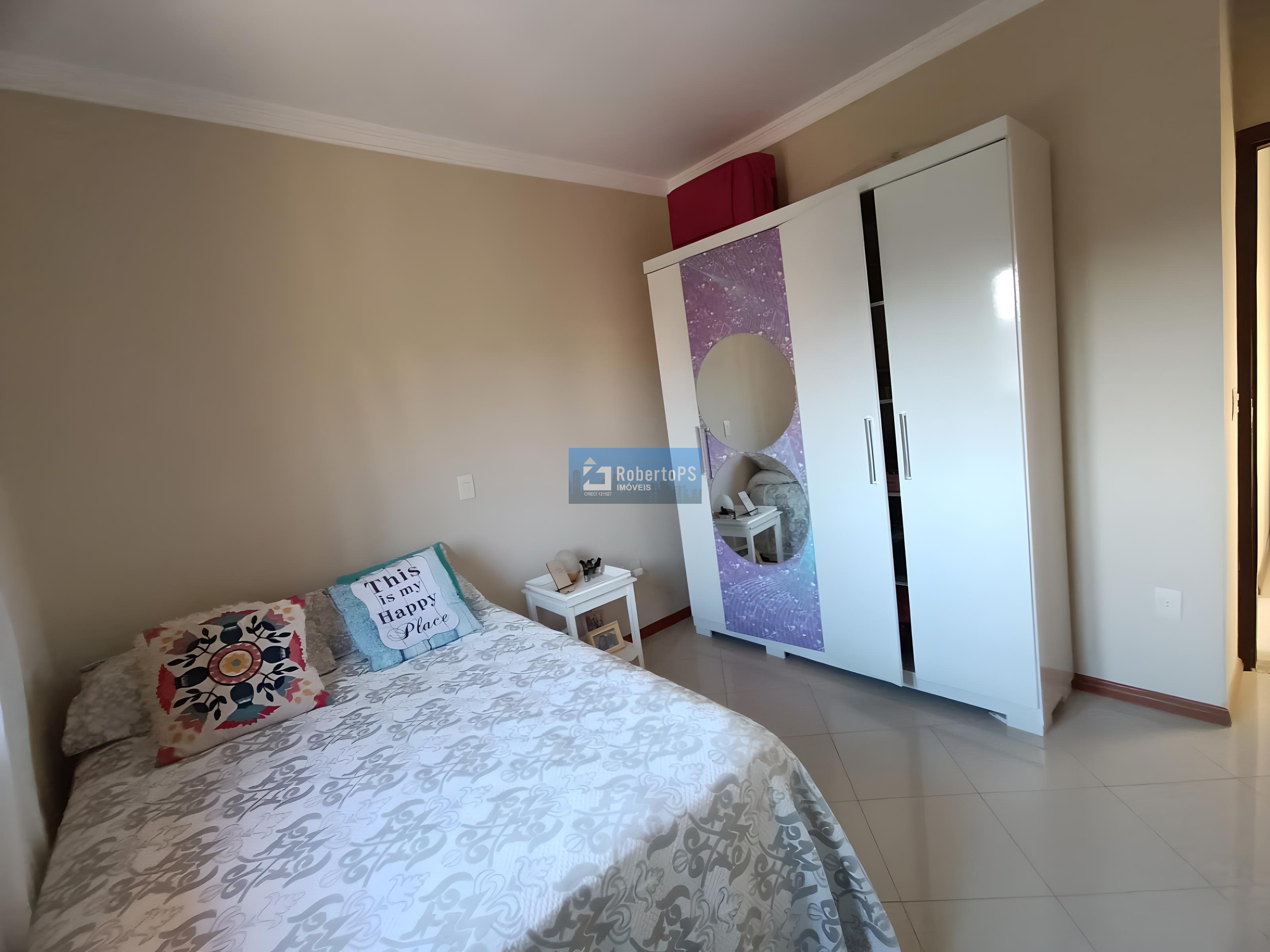 Casa à venda em São José dos Campos-SP, Jardim das Indústrias! 4 quartos, 1 suíte, 2 salas, 2 banheiros, 2 vagas, 124m².