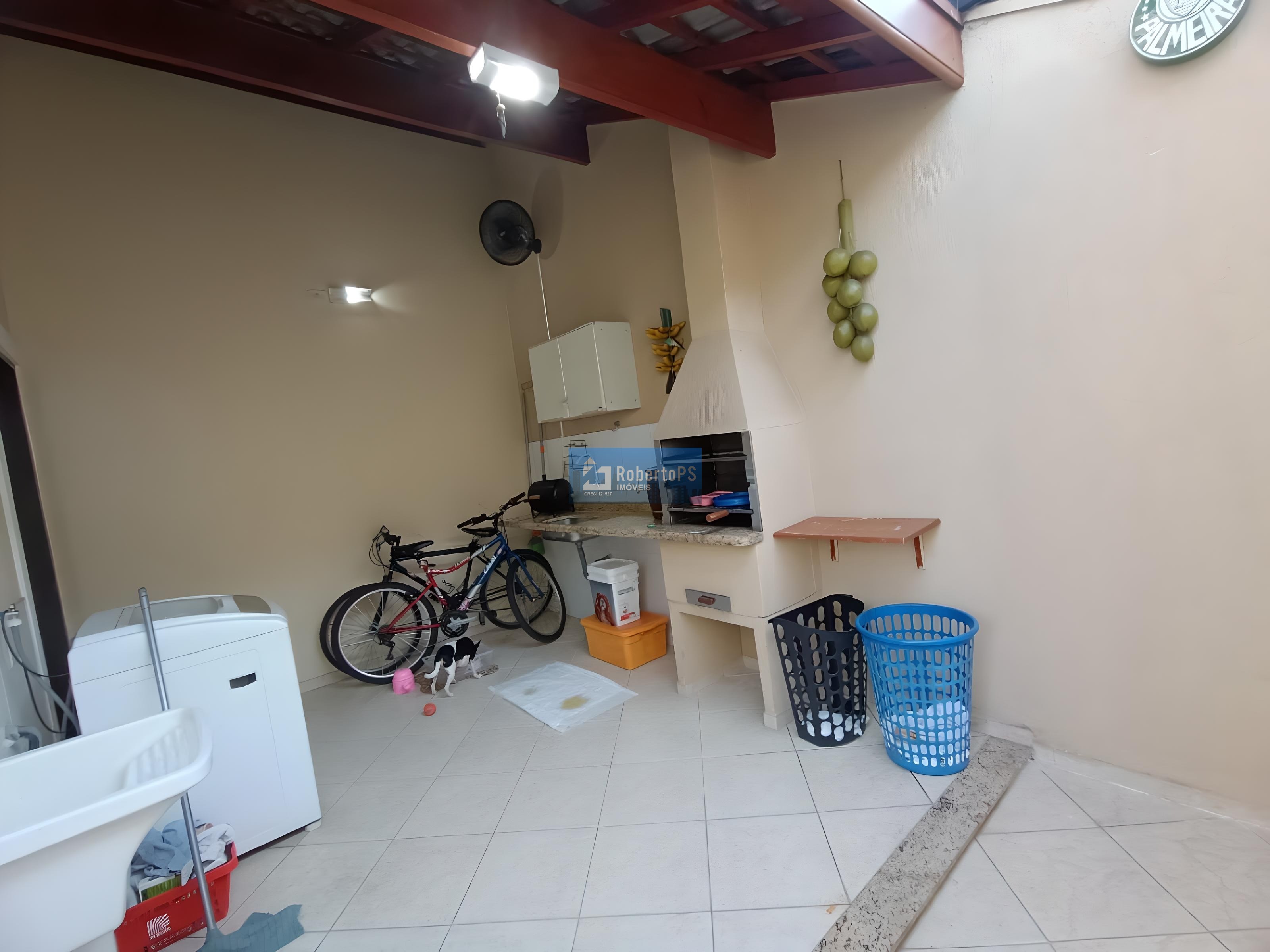 Casa à venda em São José dos Campos-SP, Jardim das Indústrias! 4 quartos, 1 suíte, 2 salas, 2 banheiros, 2 vagas, 124m².