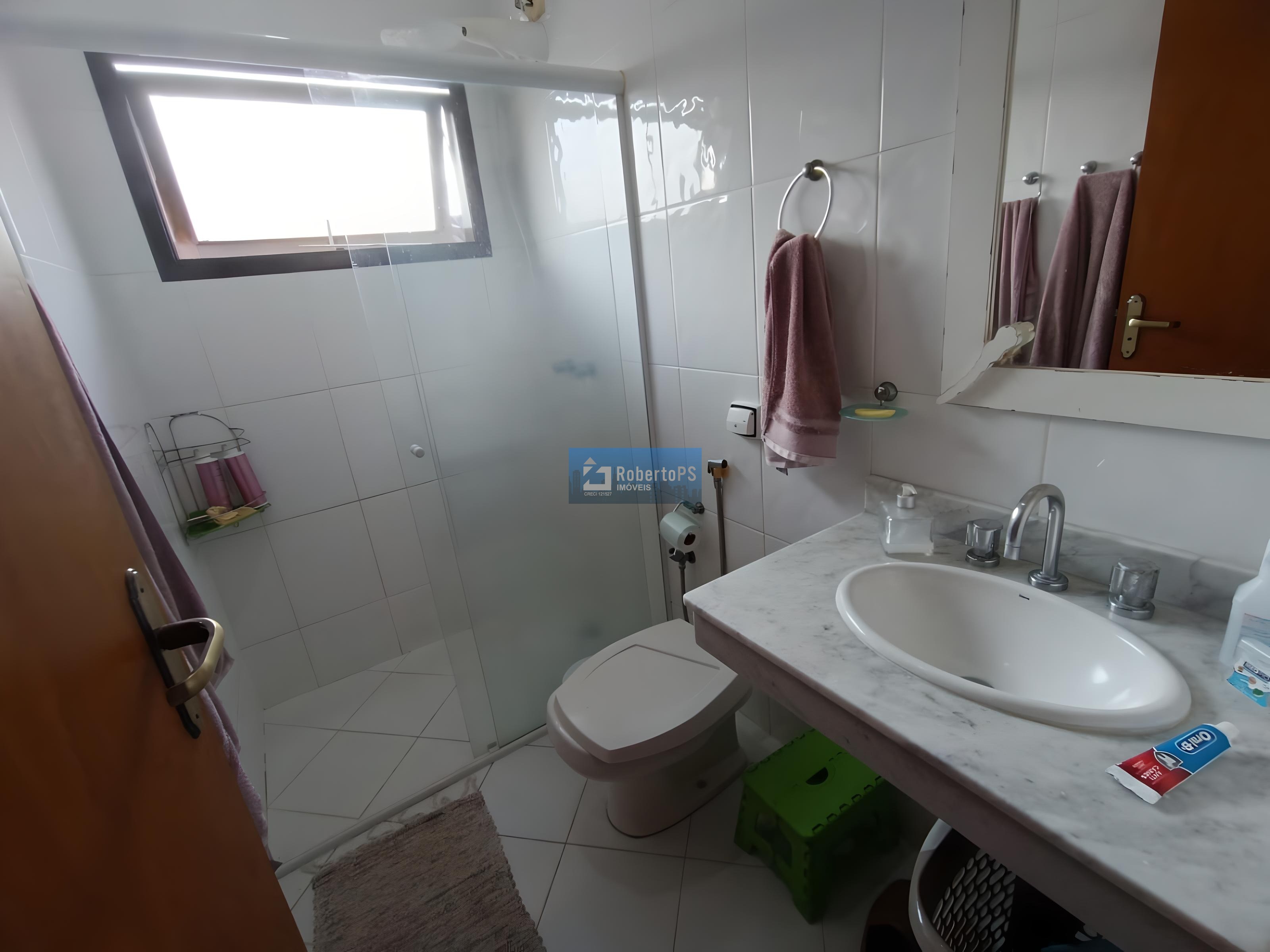 Casa à venda em São José dos Campos-SP, Jardim das Indústrias! 4 quartos, 1 suíte, 2 salas, 2 banheiros, 2 vagas, 124m².