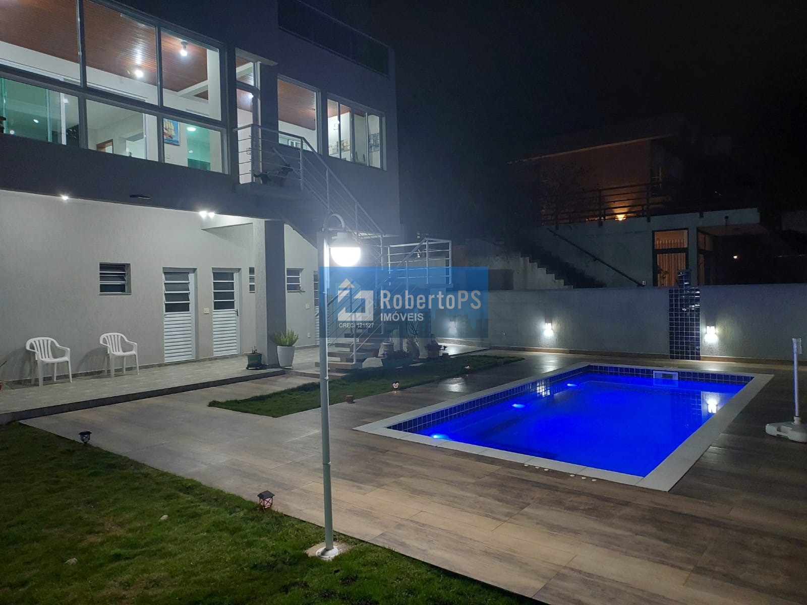 Impecável Casa em Condomínio à Venda em Urbanova, São José dos Campos-SP: 3 Quartos, 3 Suítes, 3 Salas, 5 Banheiros, 5 Vagas, 443m²!