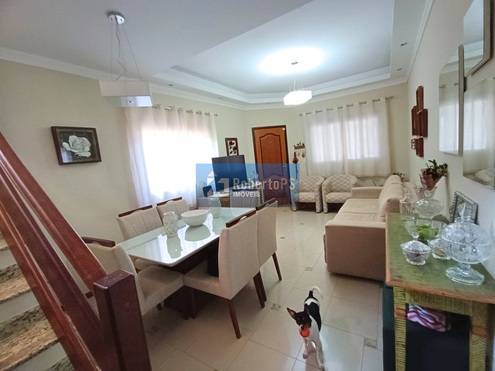 Casa à venda em São José dos Campos-SP, Jardim das Indústrias! 4 quartos, 1 suíte, 2 salas, 2 banheiros, 2 vagas, 124m².