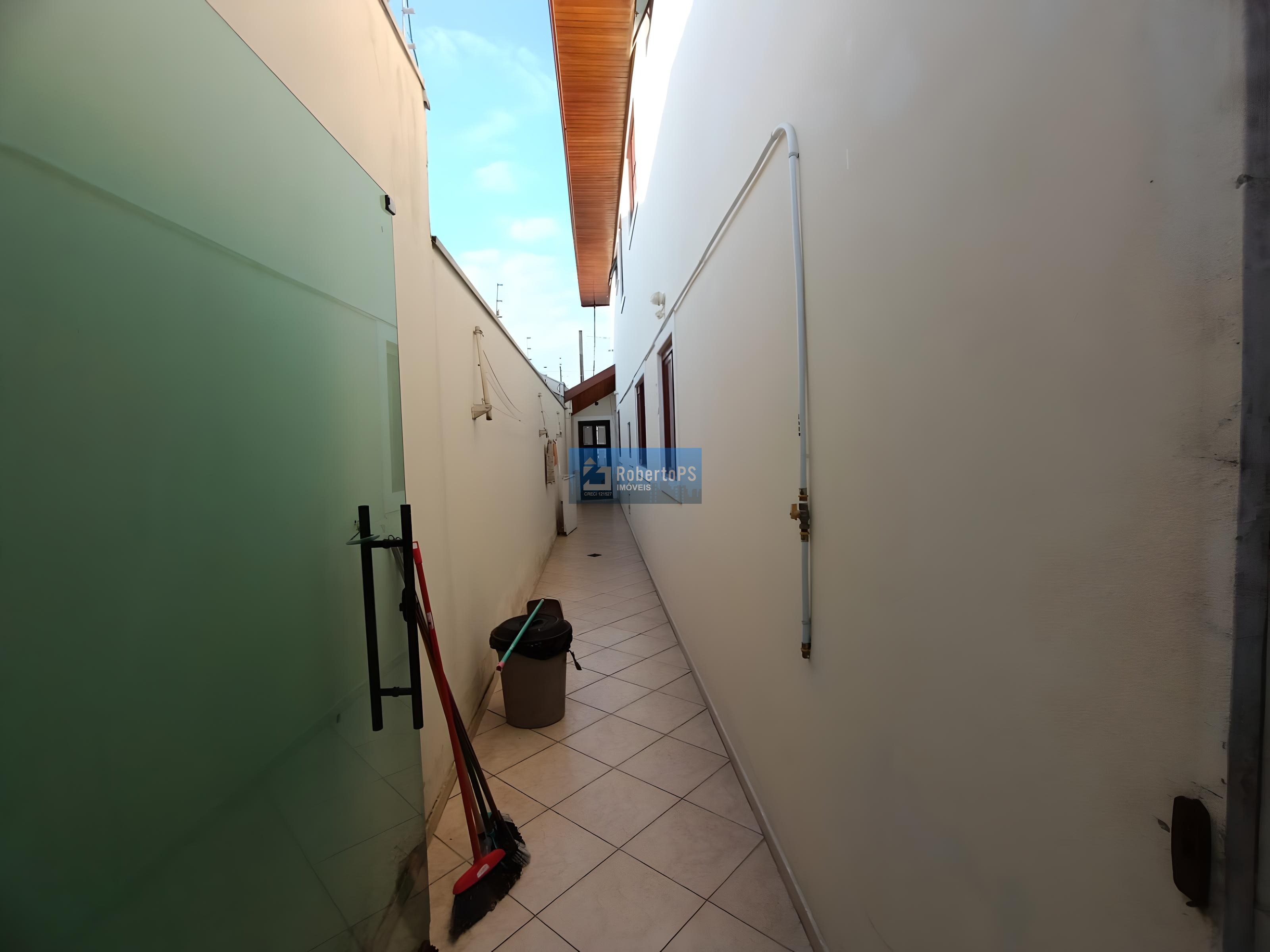 Casa à venda em São José dos Campos-SP, Jardim das Indústrias! 4 quartos, 1 suíte, 2 salas, 2 banheiros, 2 vagas, 124m².