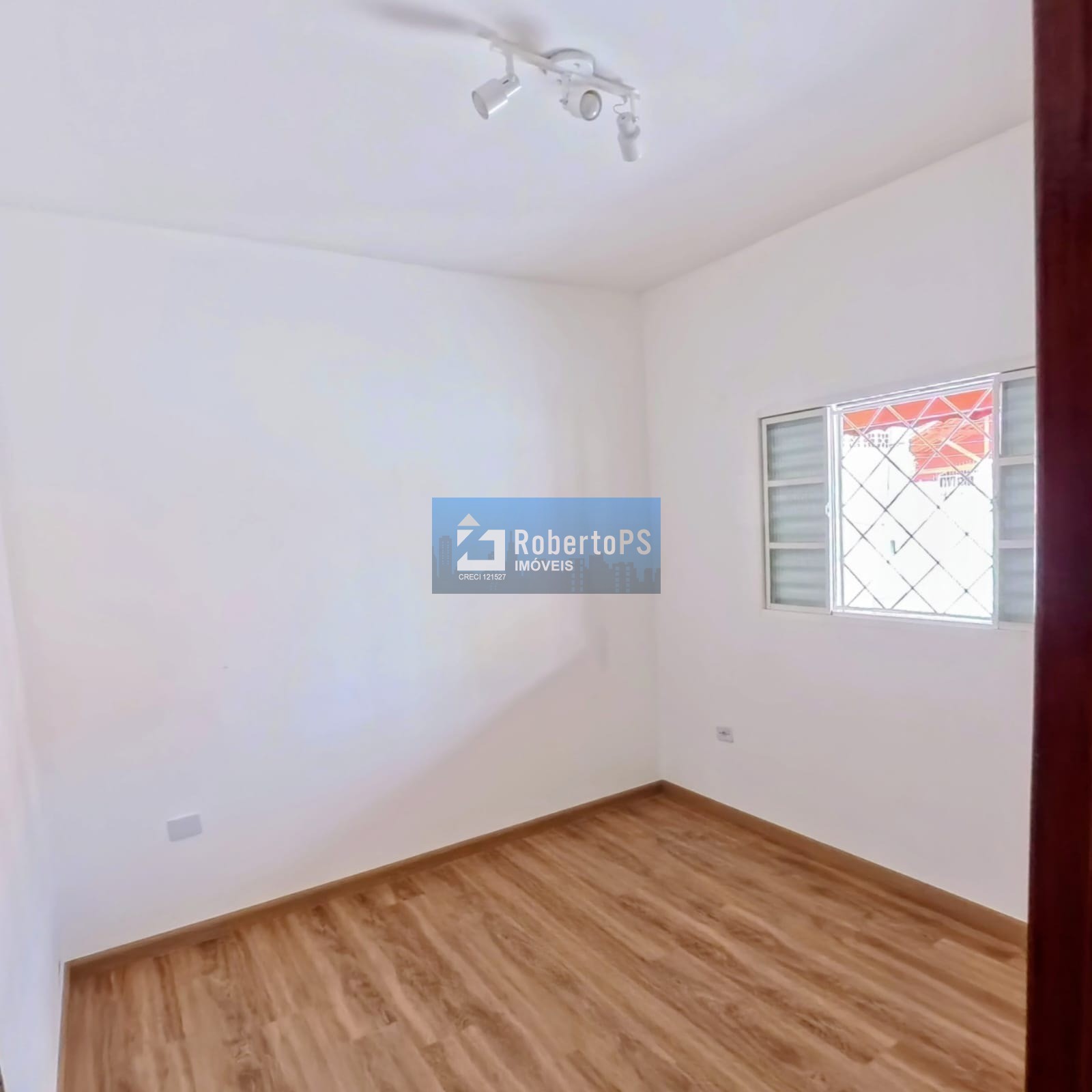 Casa com 2 quartos 1 suíte e 100m2 de construção no Jardim Oriente