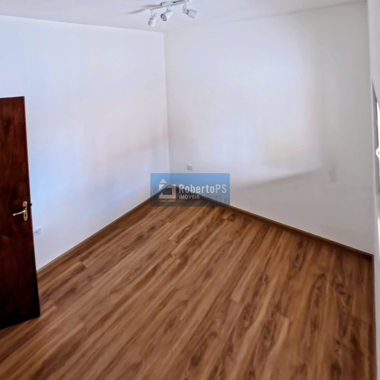 Casa com 2 quartos 1 suíte e 100m2 de construção no Jardim Oriente