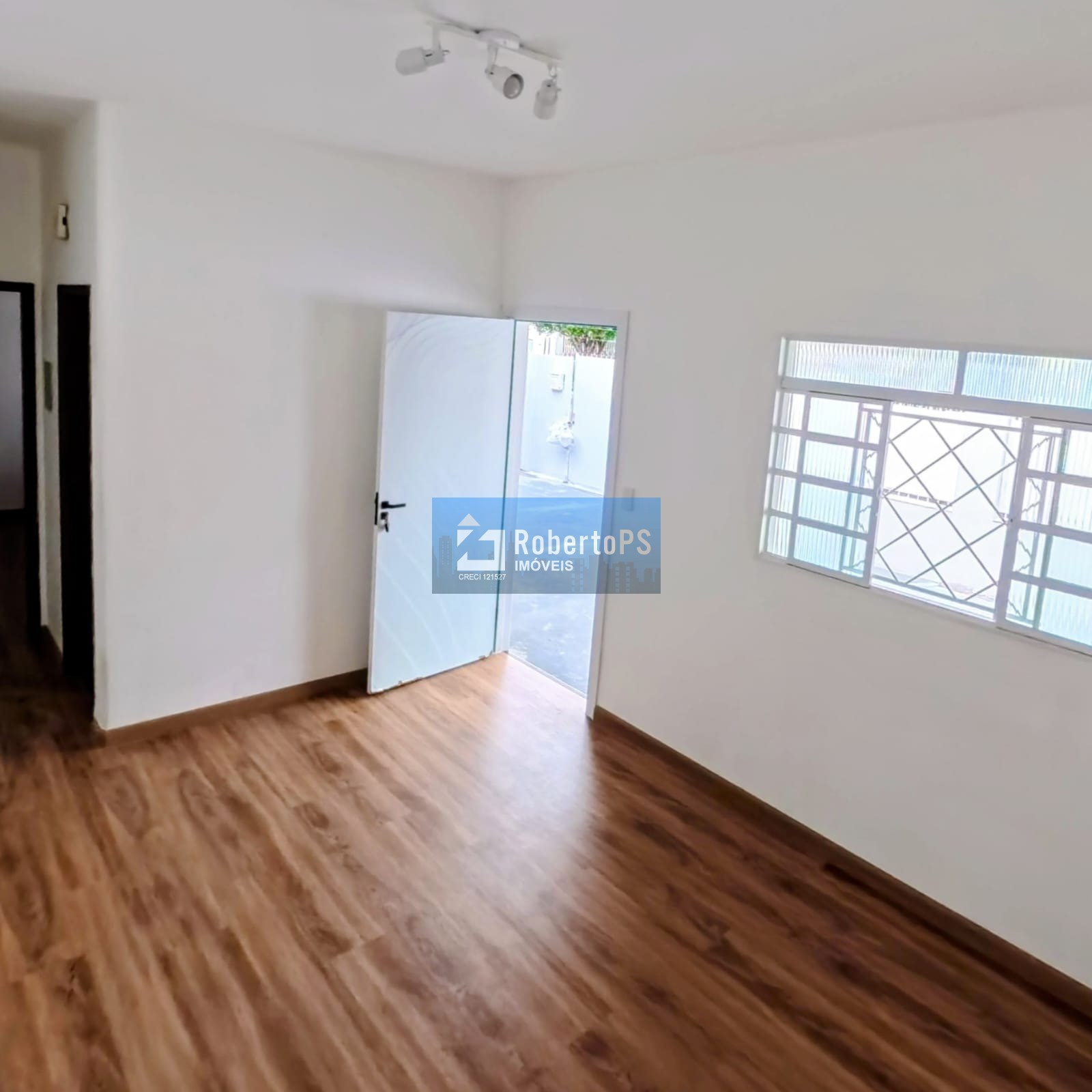 Casa com 2 quartos 1 suíte e 100m2 de construção no Jardim Oriente