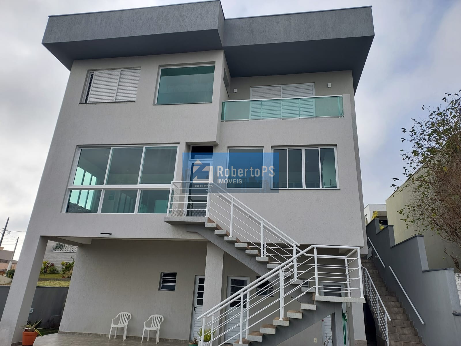 Impecável Casa em Condomínio à Venda em Urbanova, São José dos Campos-SP: 3 Quartos, 3 Suítes, 3 Salas, 5 Banheiros, 5 Vagas, 443m²!