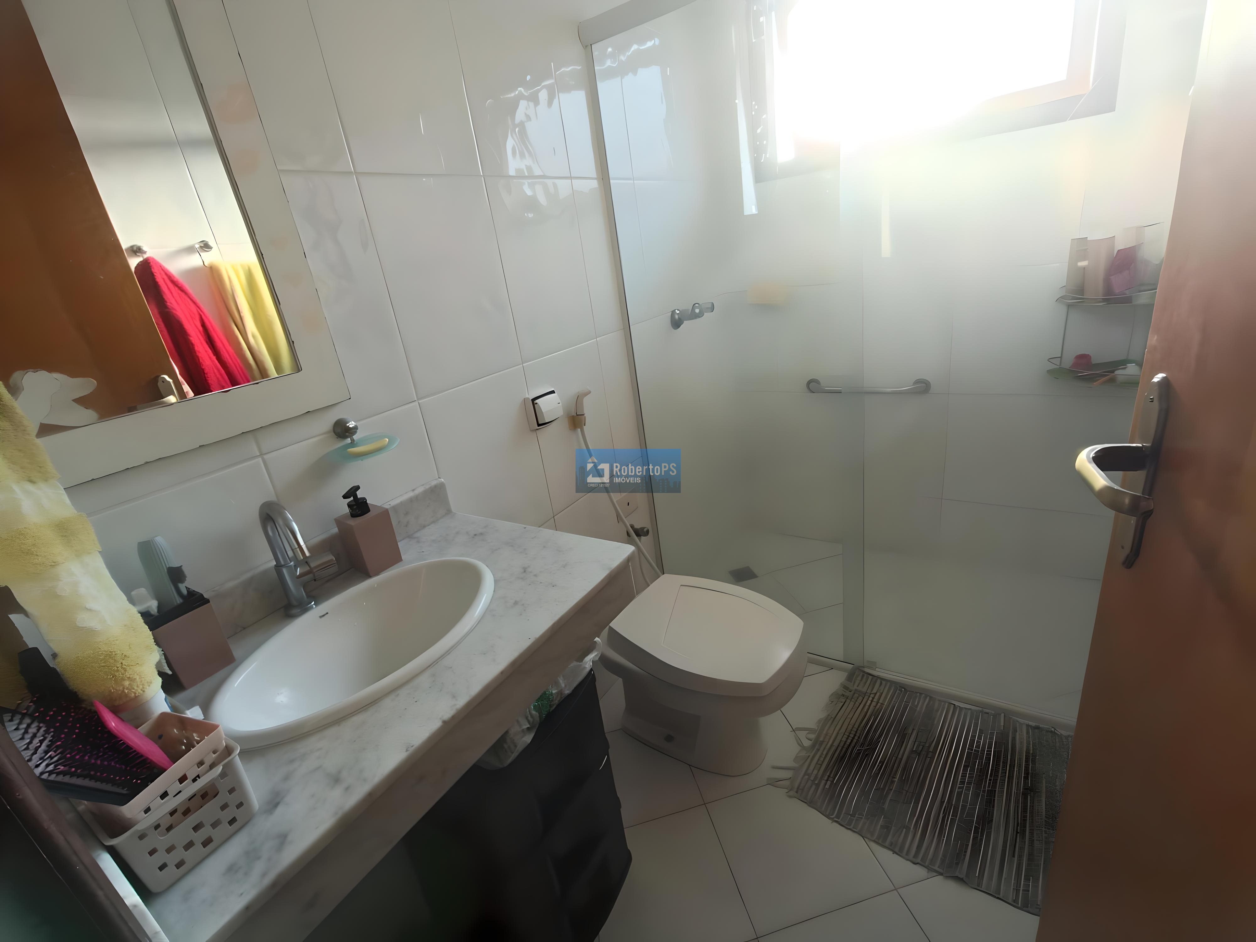 Casa à venda em São José dos Campos-SP, Jardim das Indústrias! 4 quartos, 1 suíte, 2 salas, 2 banheiros, 2 vagas, 124m².