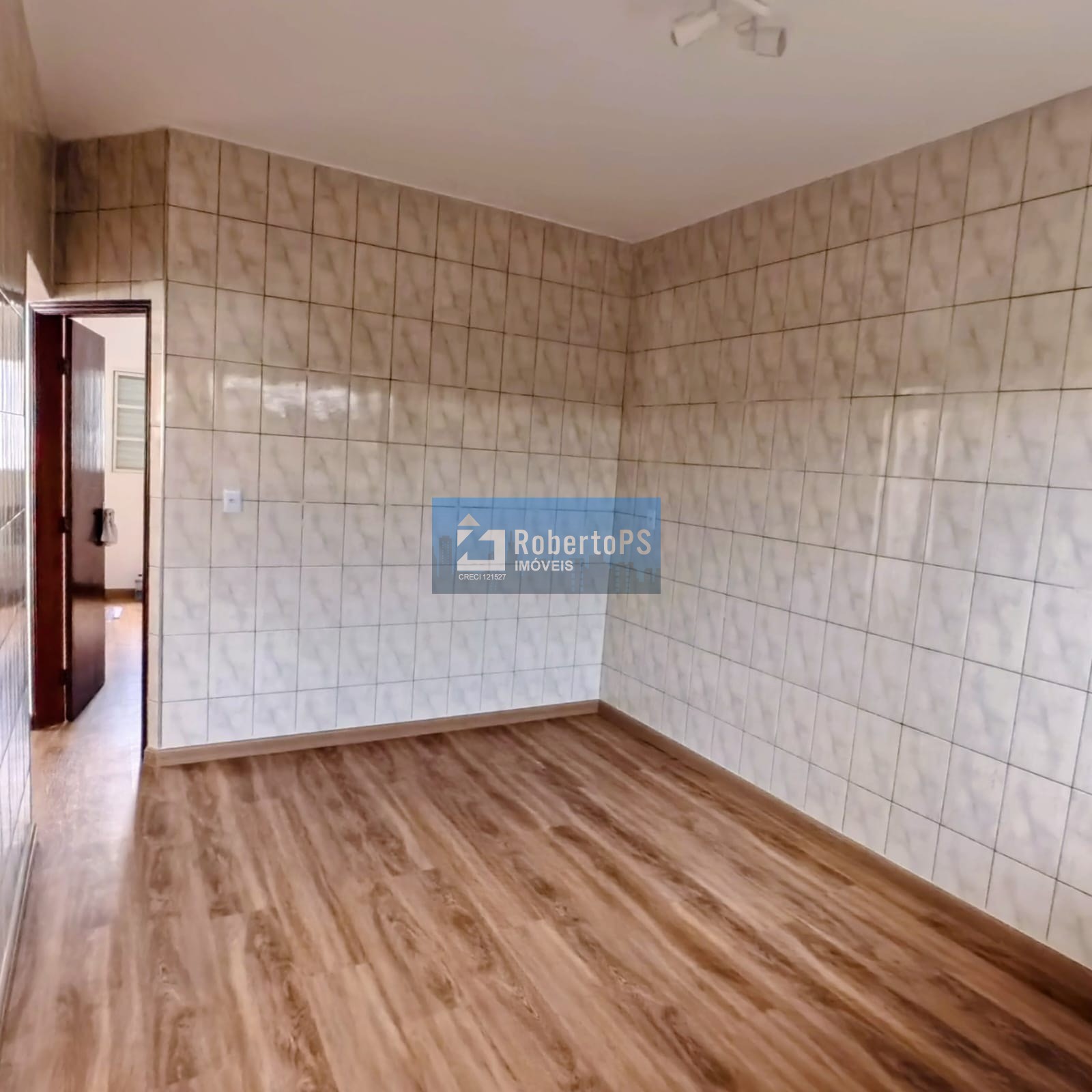 Casa com 2 quartos 1 suíte e 100m2 de construção no Jardim Oriente
