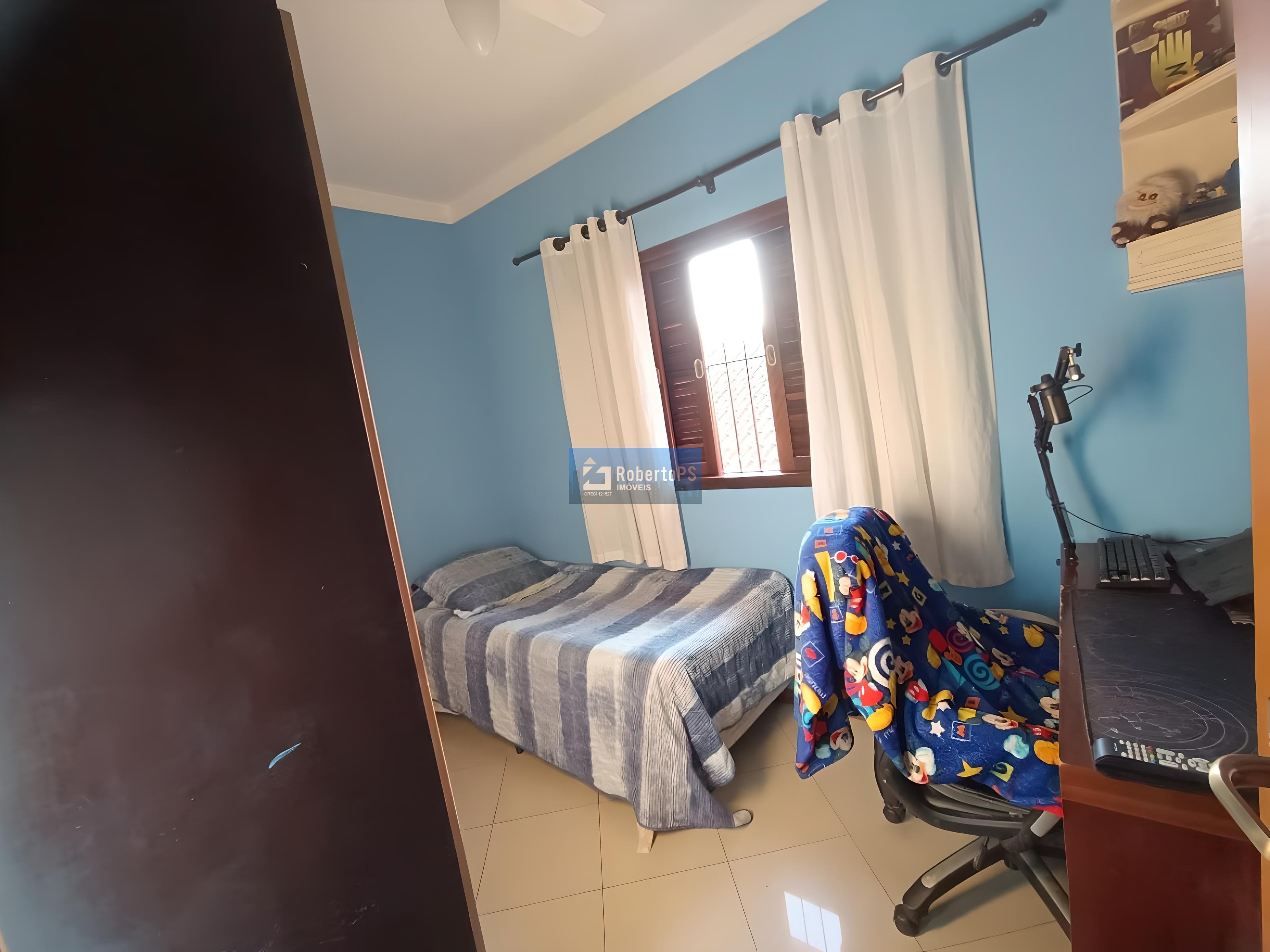 Casa à venda em São José dos Campos-SP, Jardim das Indústrias! 4 quartos, 1 suíte, 2 salas, 2 banheiros, 2 vagas, 124m².
