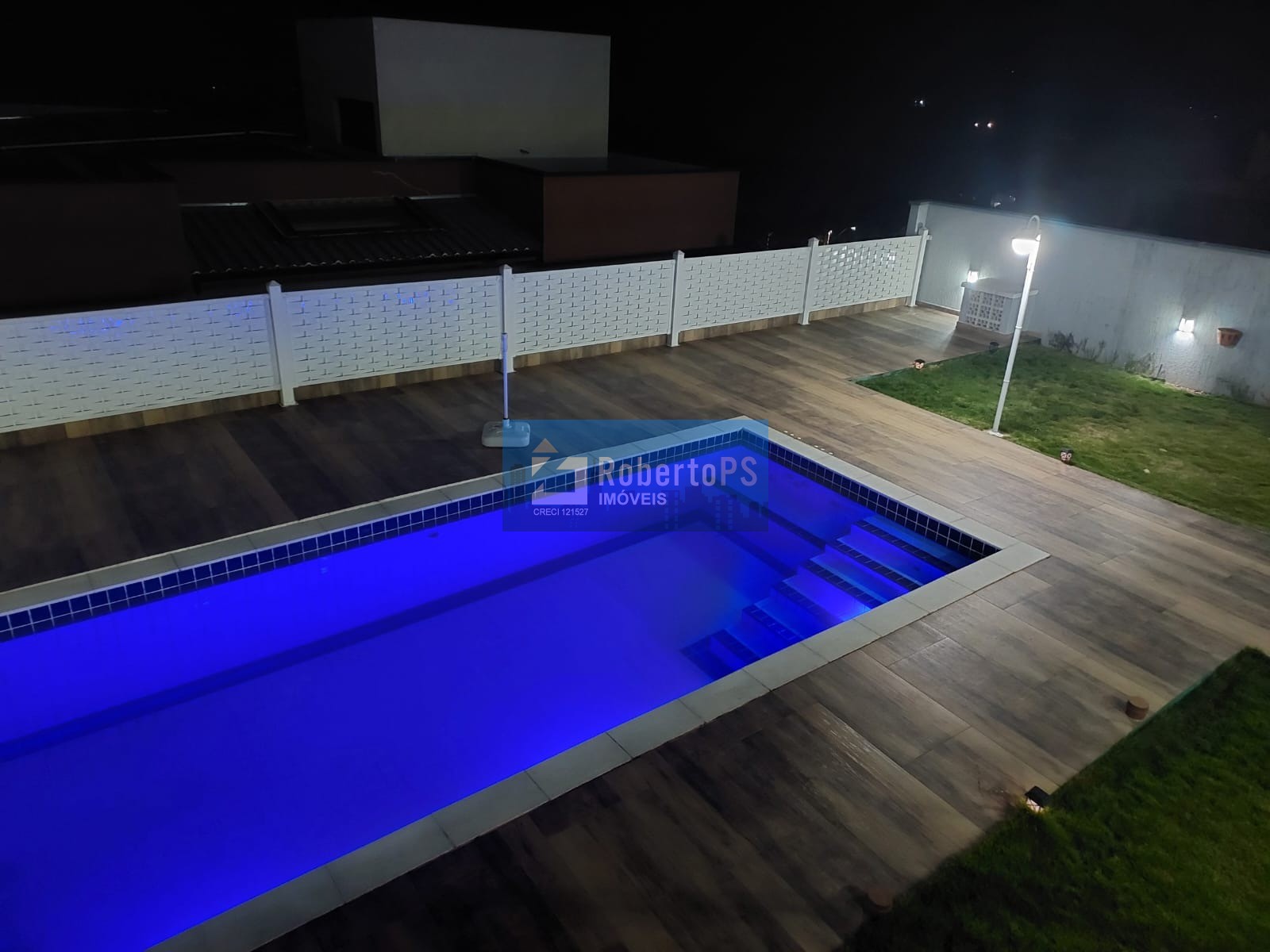 Impecável Casa em Condomínio à Venda em Urbanova, São José dos Campos-SP: 3 Quartos, 3 Suítes, 3 Salas, 5 Banheiros, 5 Vagas, 443m²!