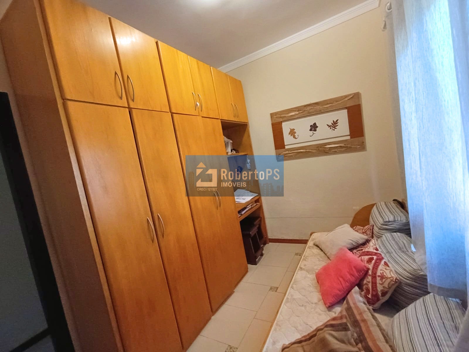 Casa à venda em São José dos Campos-SP, Jardim das Indústrias! 4 quartos, 1 suíte, 2 salas, 2 banheiros, 2 vagas, 124m².