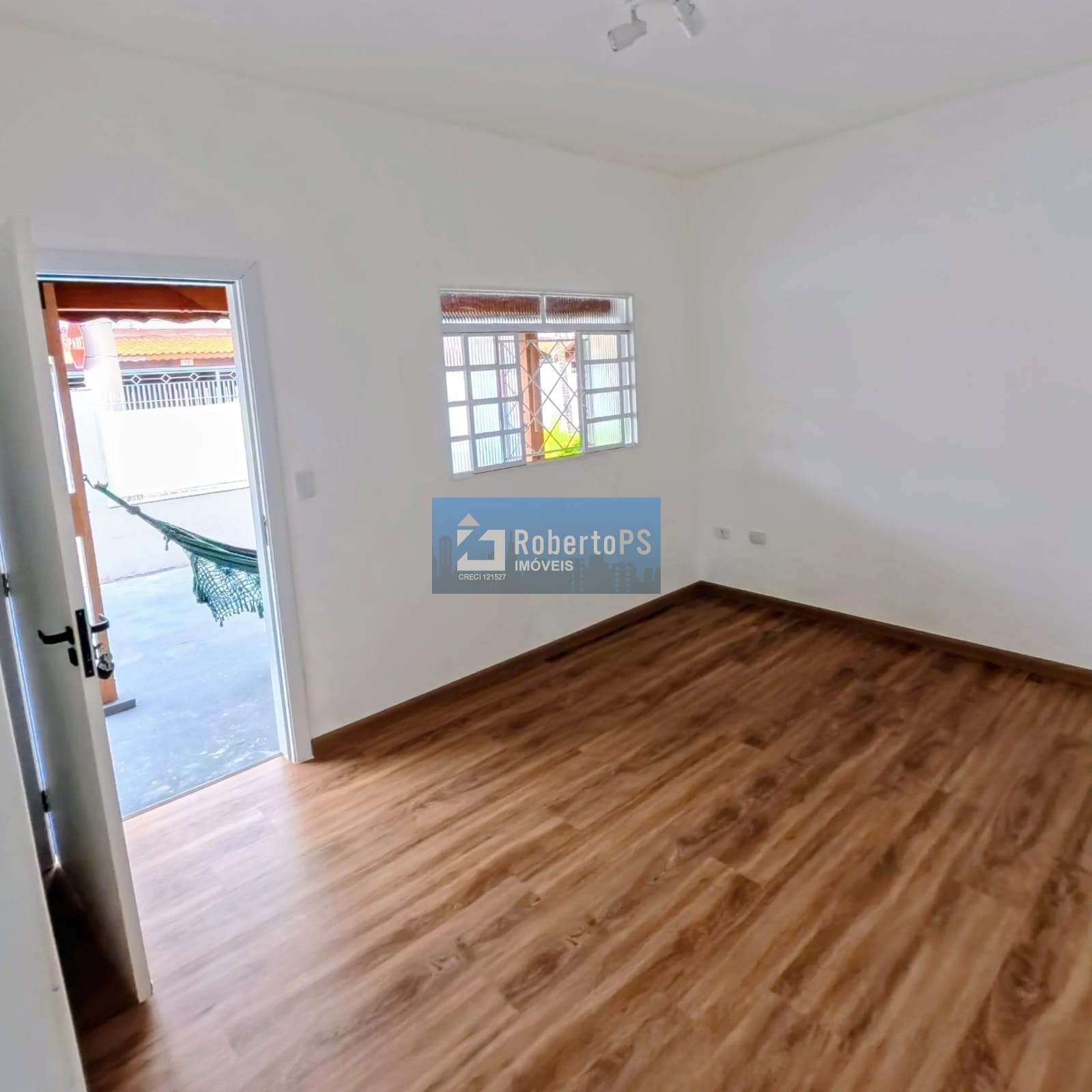 Casa com 2 quartos 1 suíte e 100m2 de construção no Jardim Oriente