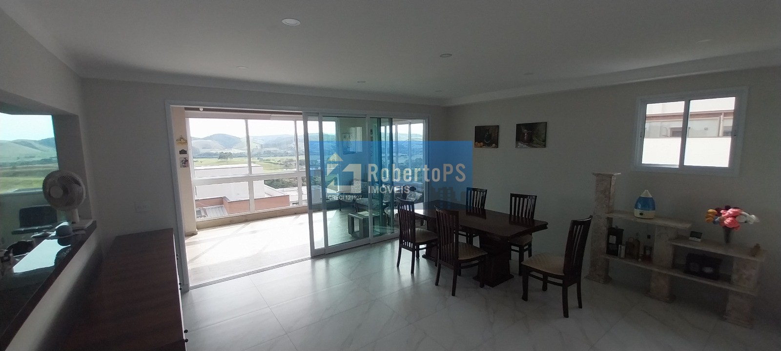 Impecável Casa em Condomínio à Venda em Urbanova, São José dos Campos-SP: 3 Quartos, 3 Suítes, 3 Salas, 5 Banheiros, 5 Vagas, 443m²!