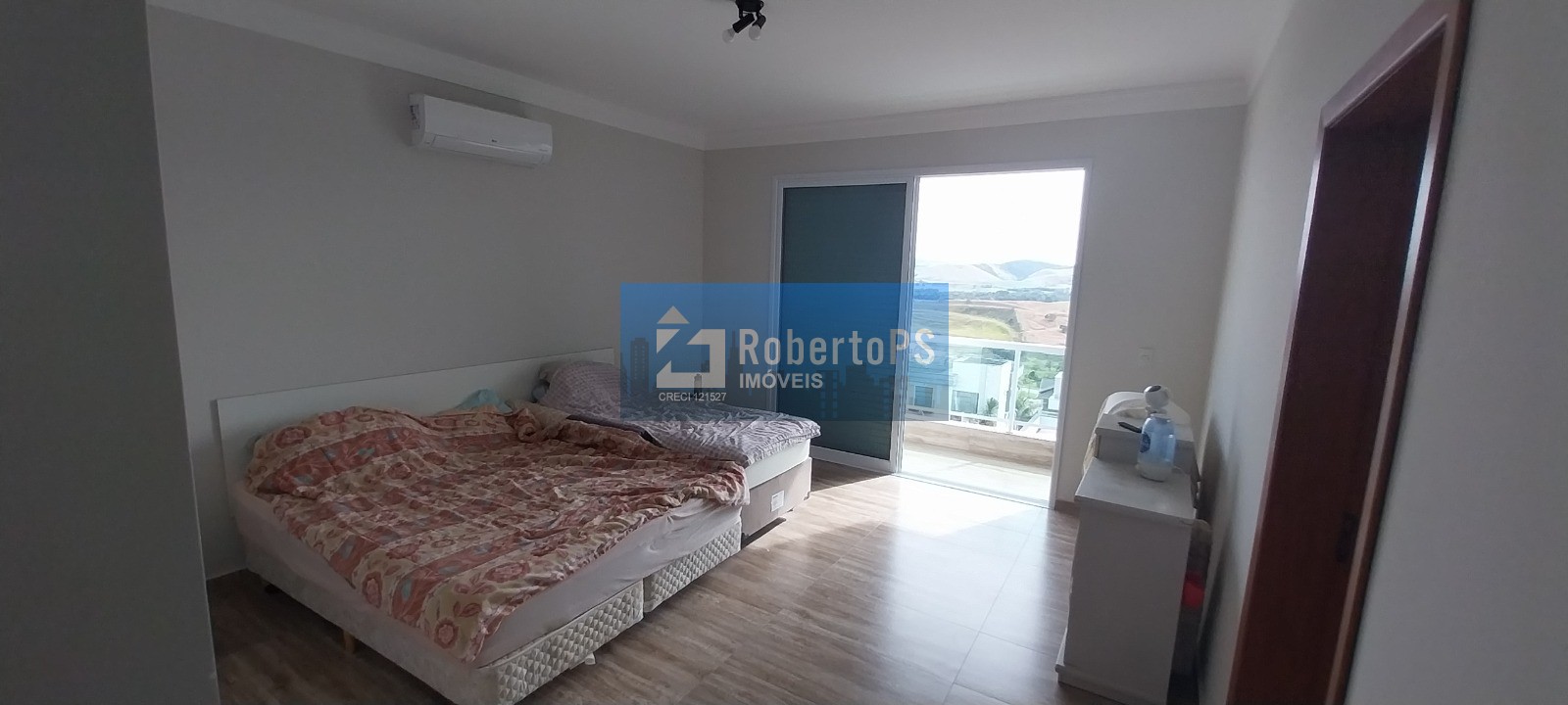 Impecável Casa em Condomínio à Venda em Urbanova, São José dos Campos-SP: 3 Quartos, 3 Suítes, 3 Salas, 5 Banheiros, 5 Vagas, 443m²!
