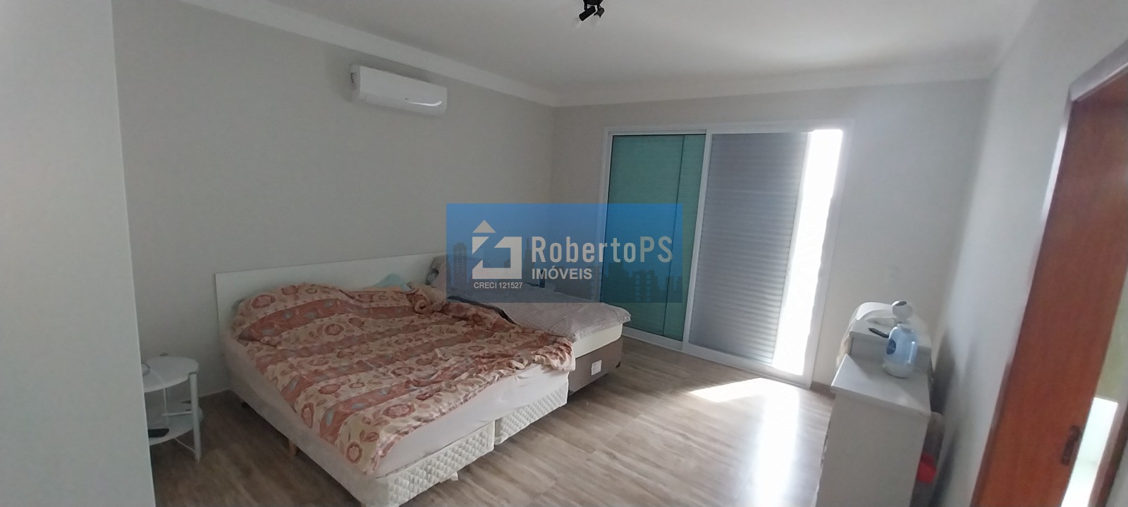 Impecável Casa em Condomínio à Venda em Urbanova, São José dos Campos-SP: 3 Quartos, 3 Suítes, 3 Salas, 5 Banheiros, 5 Vagas, 443m²!