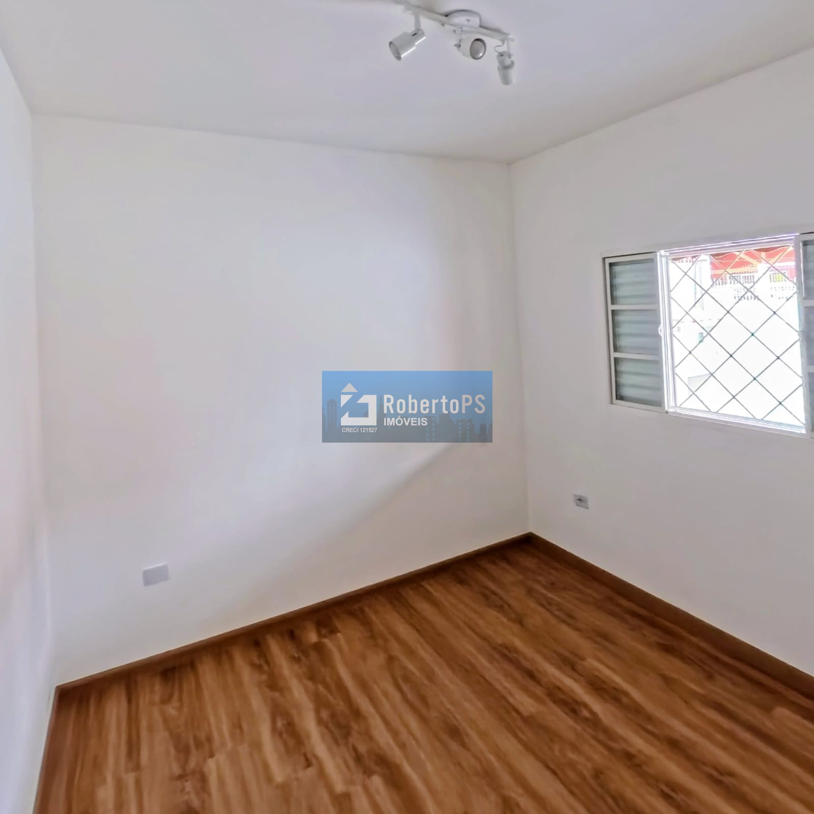 Casa com 2 quartos 1 suíte e 100m2 de construção no Jardim Oriente