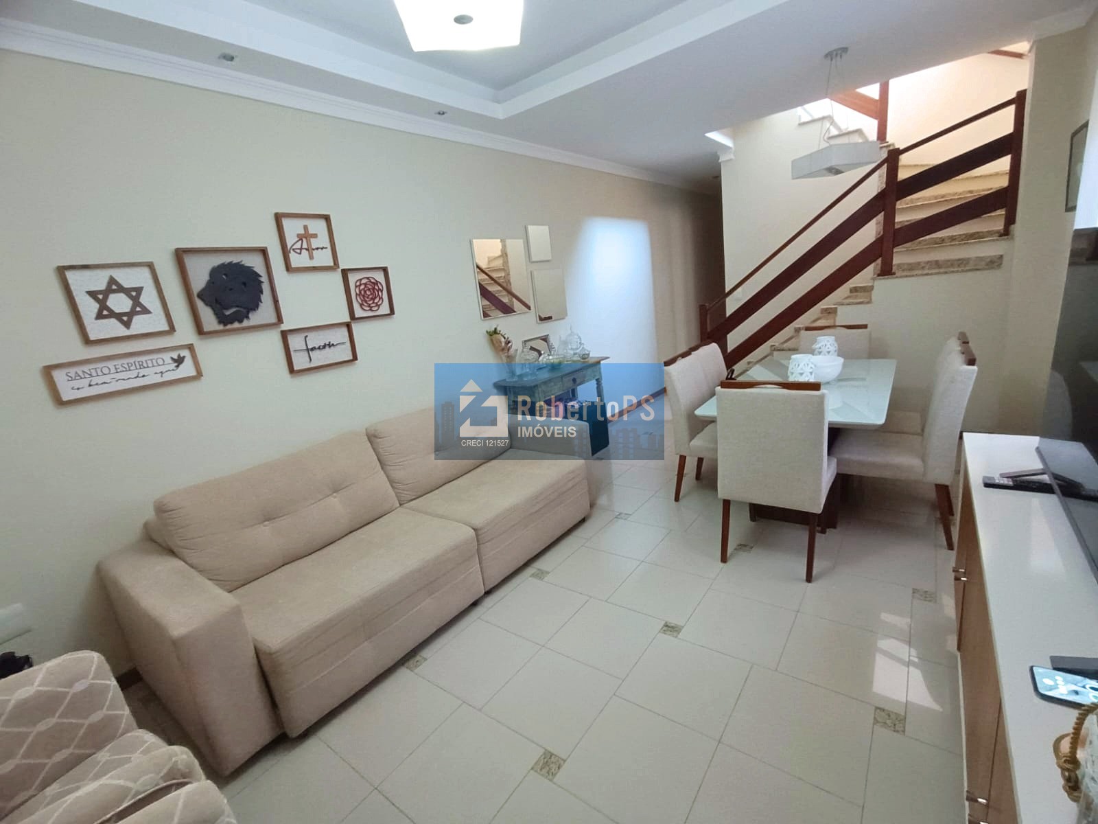 Casa à venda em São José dos Campos-SP, Jardim das Indústrias! 4 quartos, 1 suíte, 2 salas, 2 banheiros, 2 vagas, 124m².