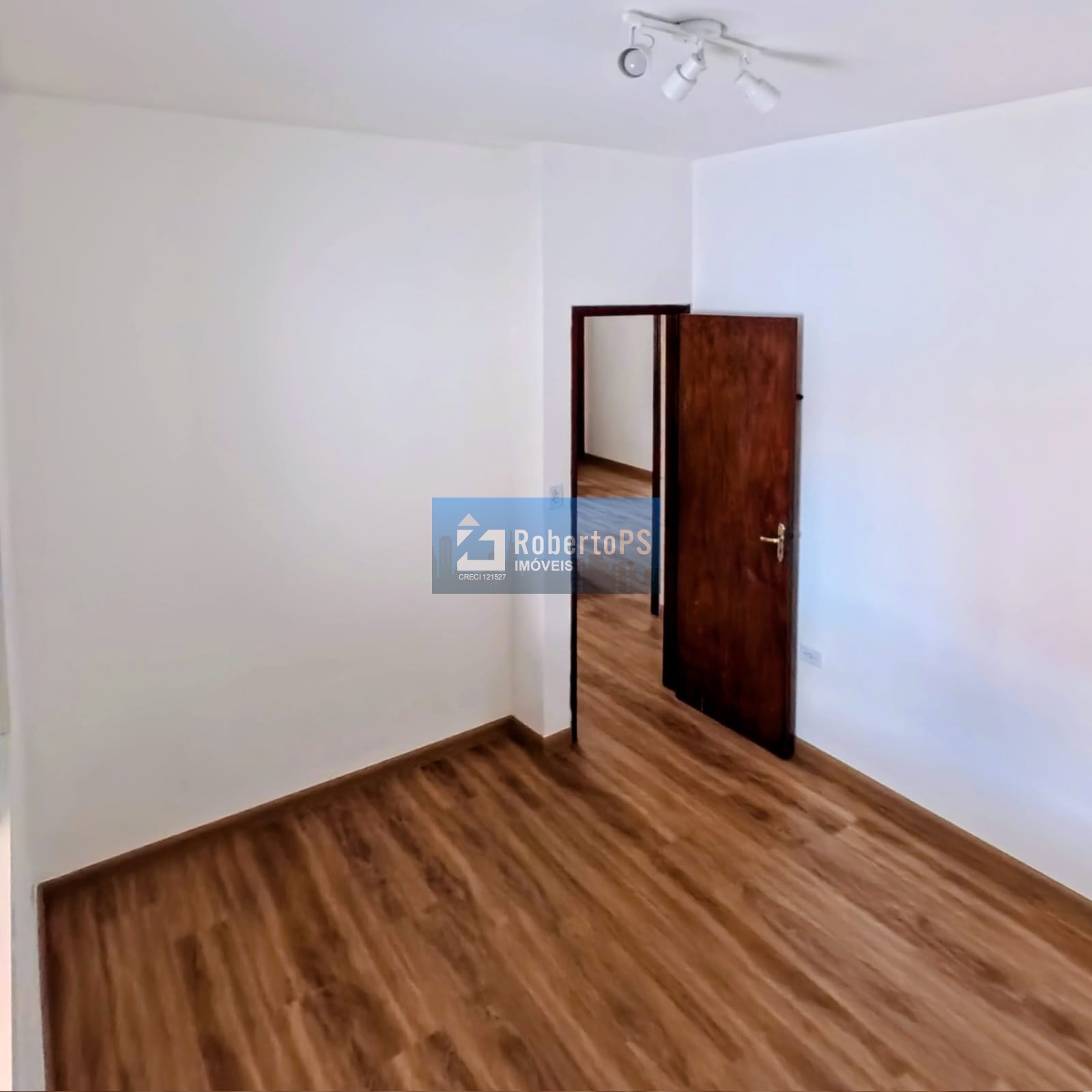 Casa com 2 quartos 1 suíte e 100m2 de construção no Jardim Oriente
