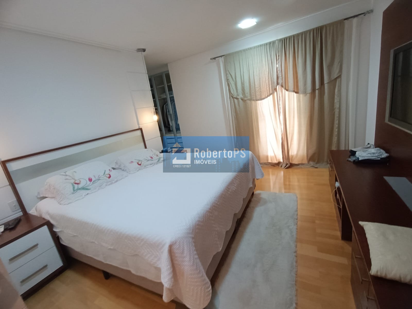Casa de luxo em condomínio exclusivo em São José dos Campos-SP: 5 quartos, 2 suítes, 3 salas, 5 banheiros, 2 vagas, 280m².
