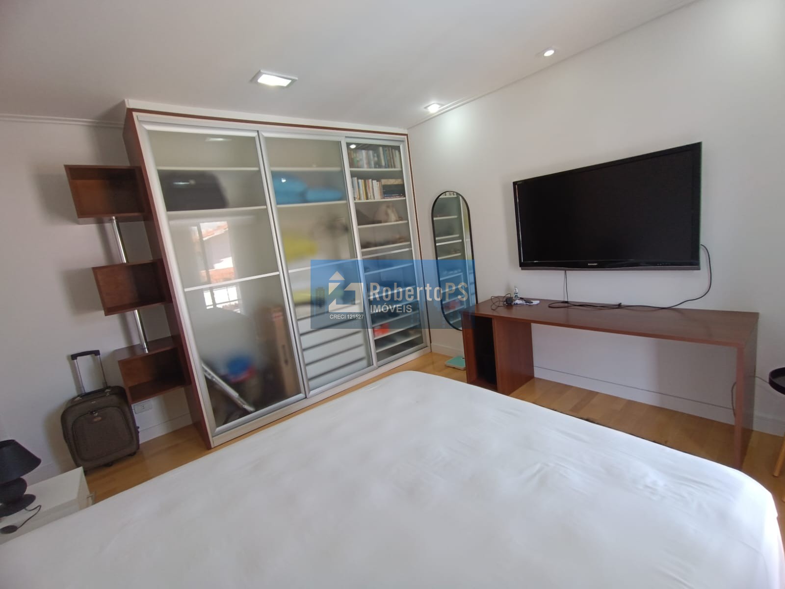 Casa de luxo em condomínio exclusivo em São José dos Campos-SP: 5 quartos, 2 suítes, 3 salas, 5 banheiros, 2 vagas, 280m².