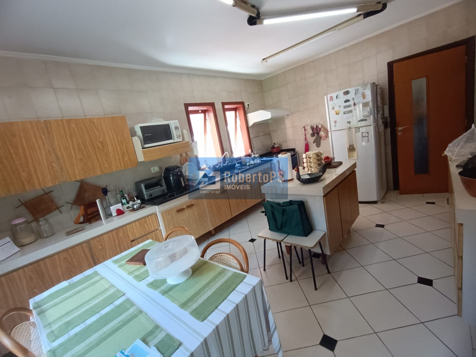Casa de alto padrão em condomínio no jardim das colinas, são