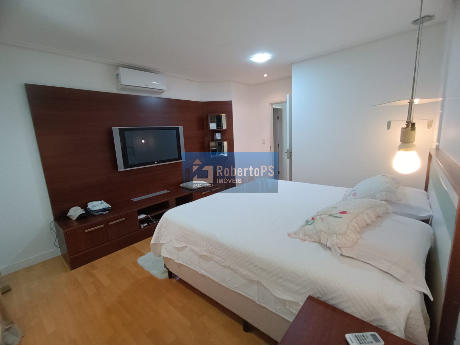 Casa de luxo em condomínio exclusivo em São José dos Campos-SP: 5 quartos, 2 suítes, 3 salas, 5 banheiros, 2 vagas, 280m².