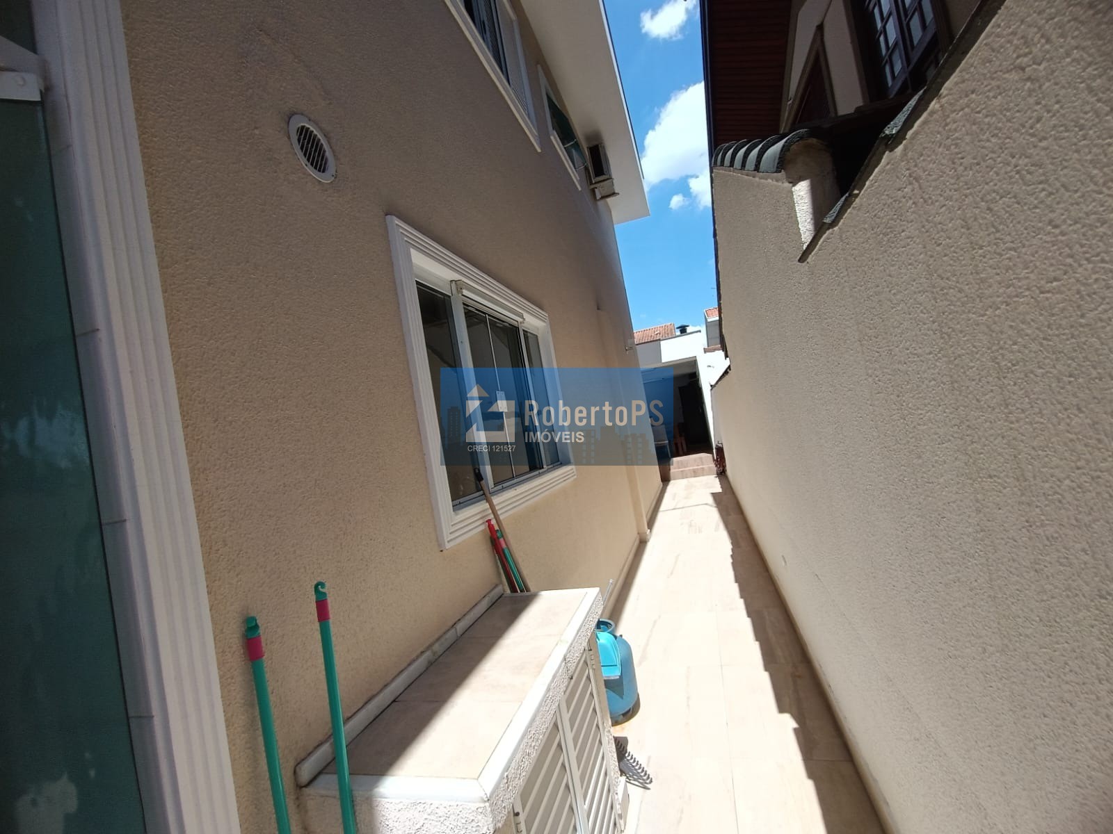 Casa de luxo em condomínio exclusivo em São José dos Campos-SP: 5 quartos, 2 suítes, 3 salas, 5 banheiros, 2 vagas, 280m².