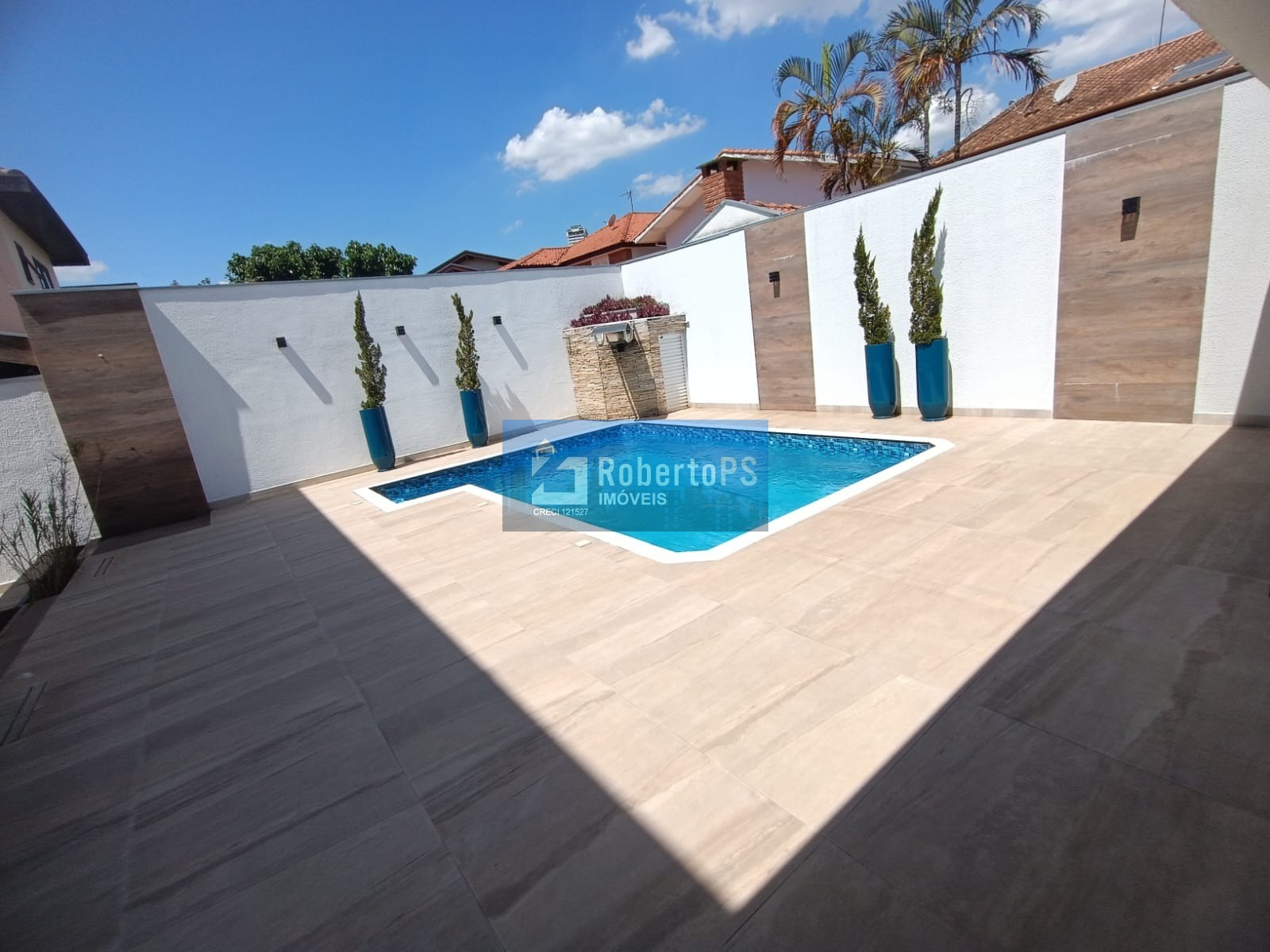 Casa de luxo em condomínio exclusivo em São José dos Campos-SP: 5 quartos, 2 suítes, 3 salas, 5 banheiros, 2 vagas, 280m².